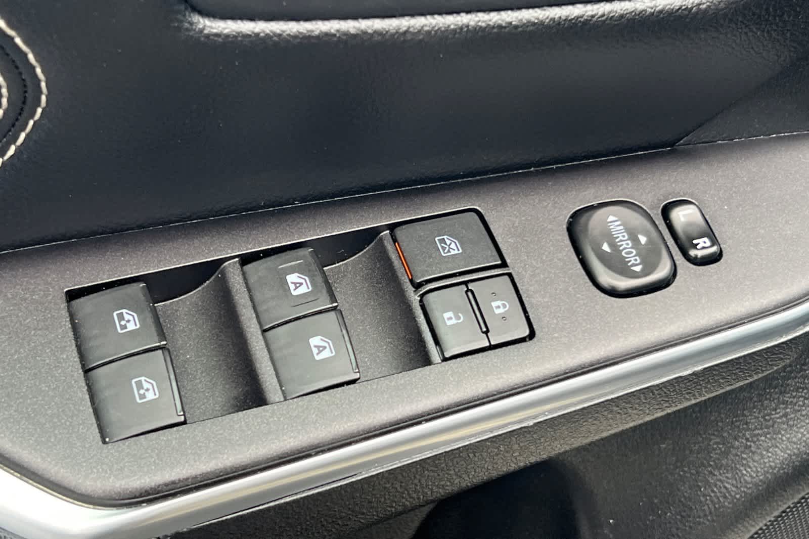 Thumbnail: 2016 Toyota Camry - 13