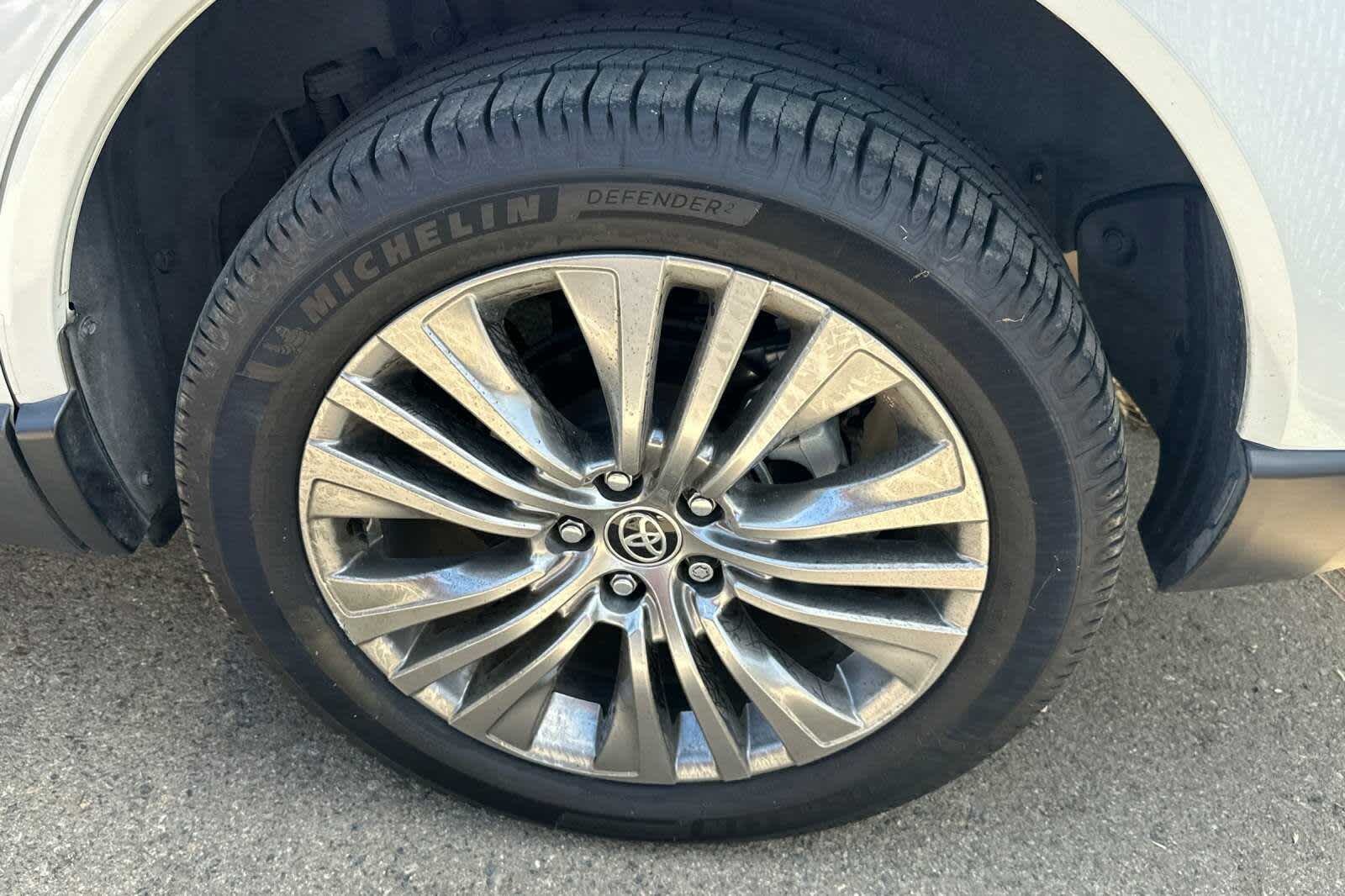 Thumbnail: 2022 Toyota Venza - 17