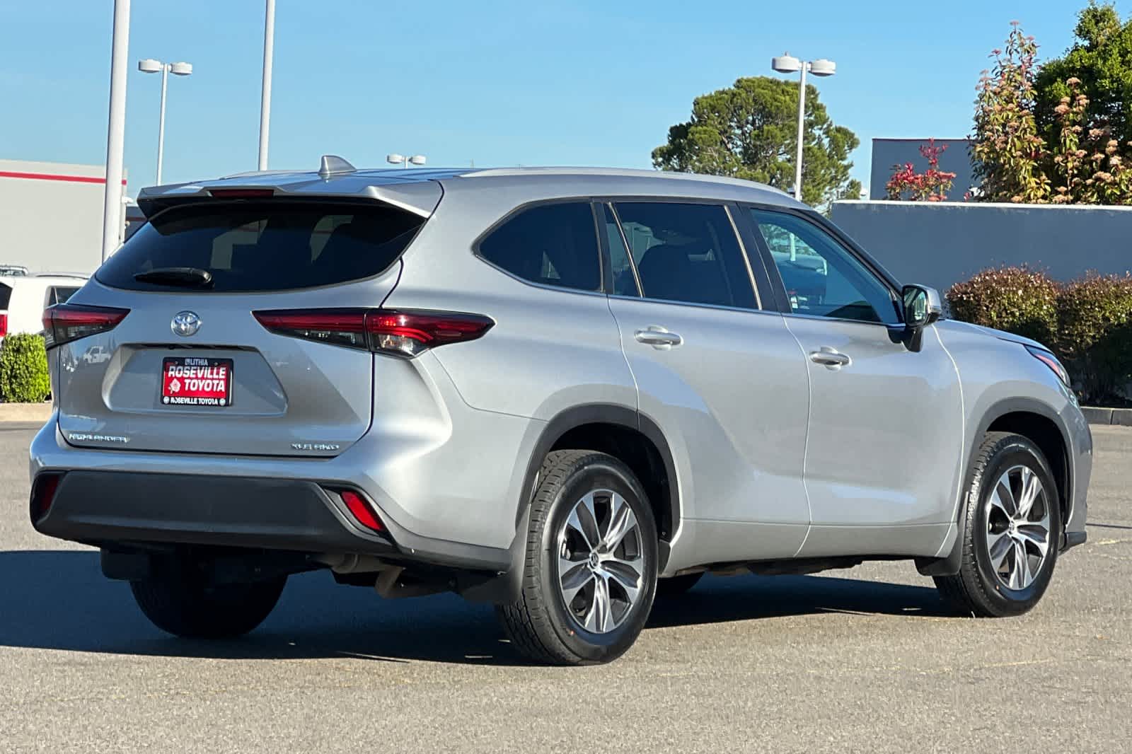 Thumbnail: 2023 Toyota Highlander - 2