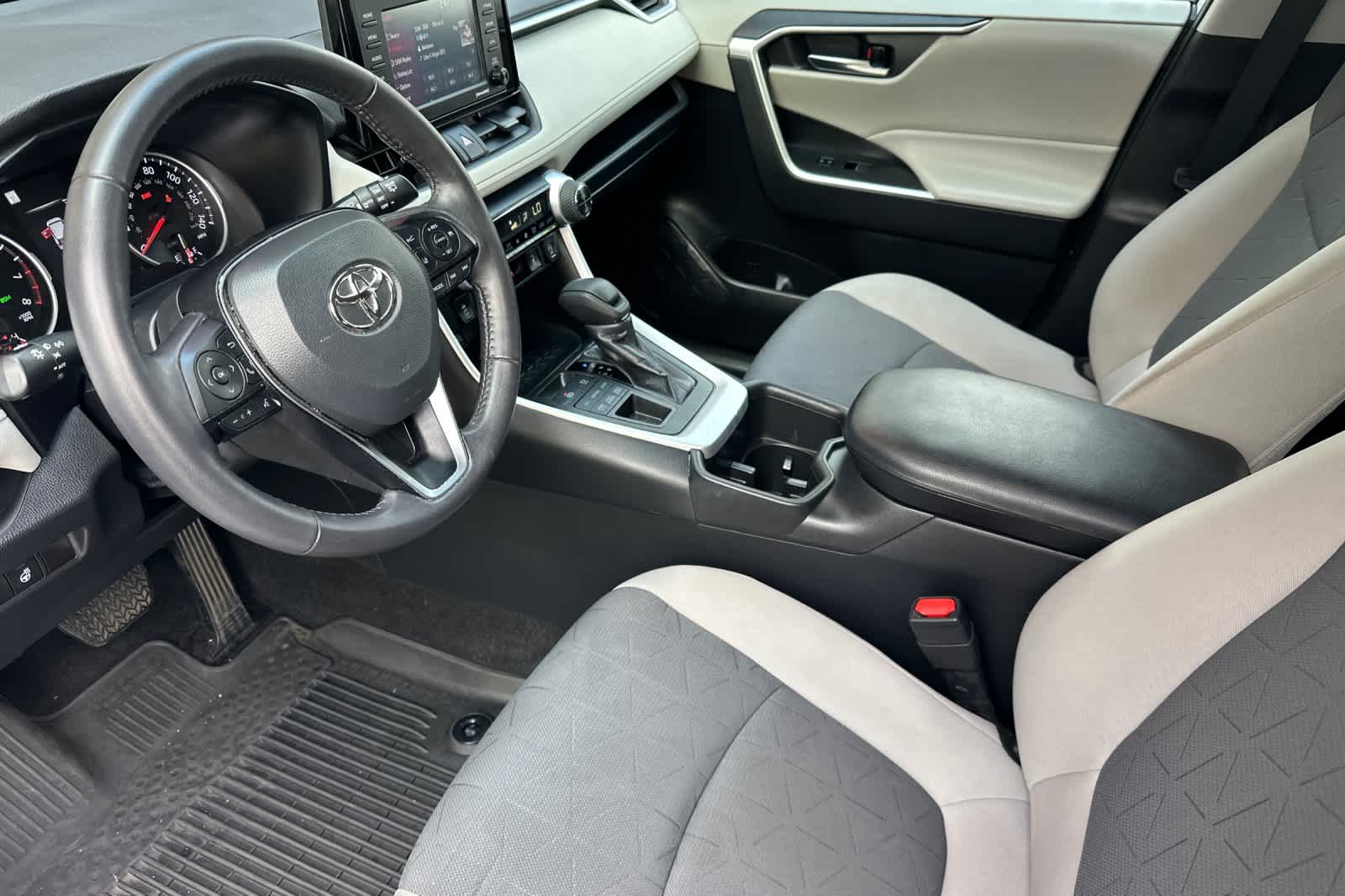 Thumbnail: 2022 Toyota RAV4 - 11