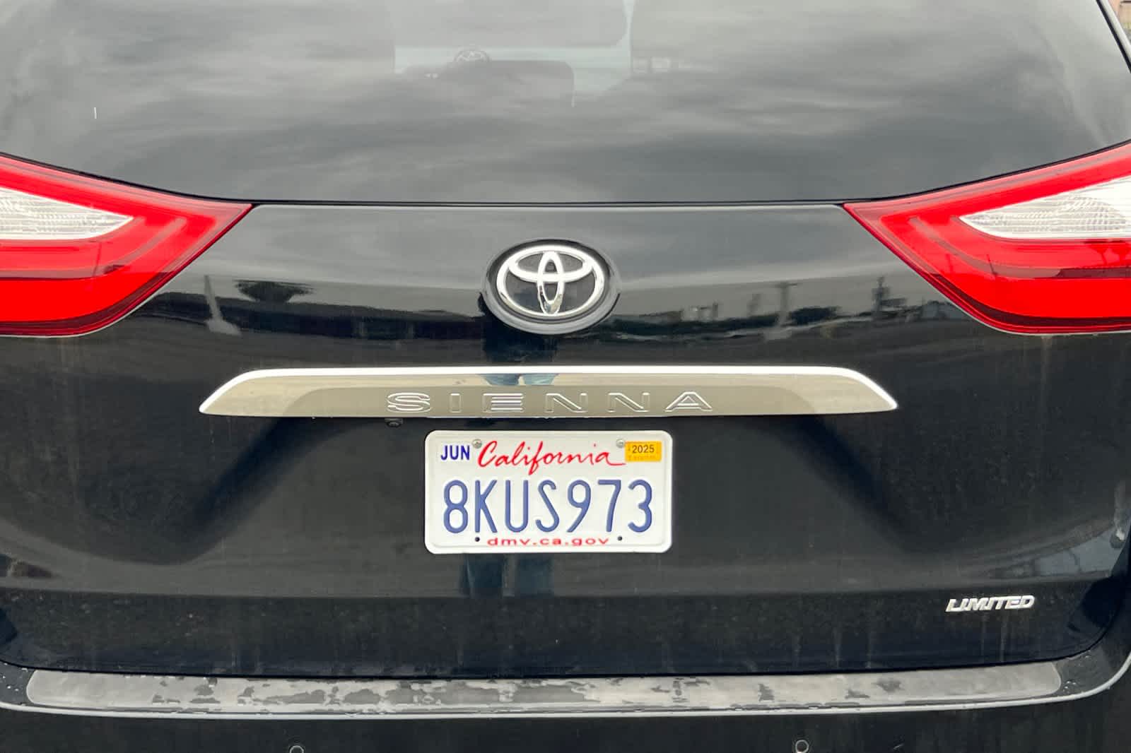 Thumbnail: 2019 Toyota Sienna - 16