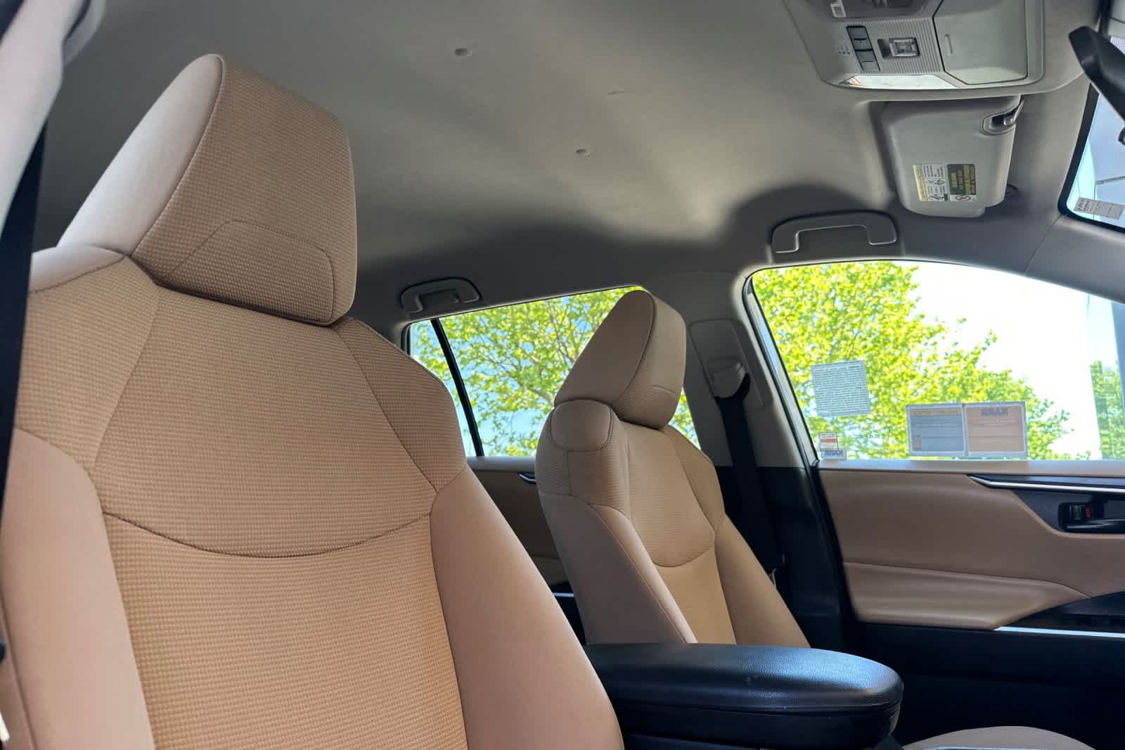 Thumbnail: 2022 Toyota RAV4 - 18