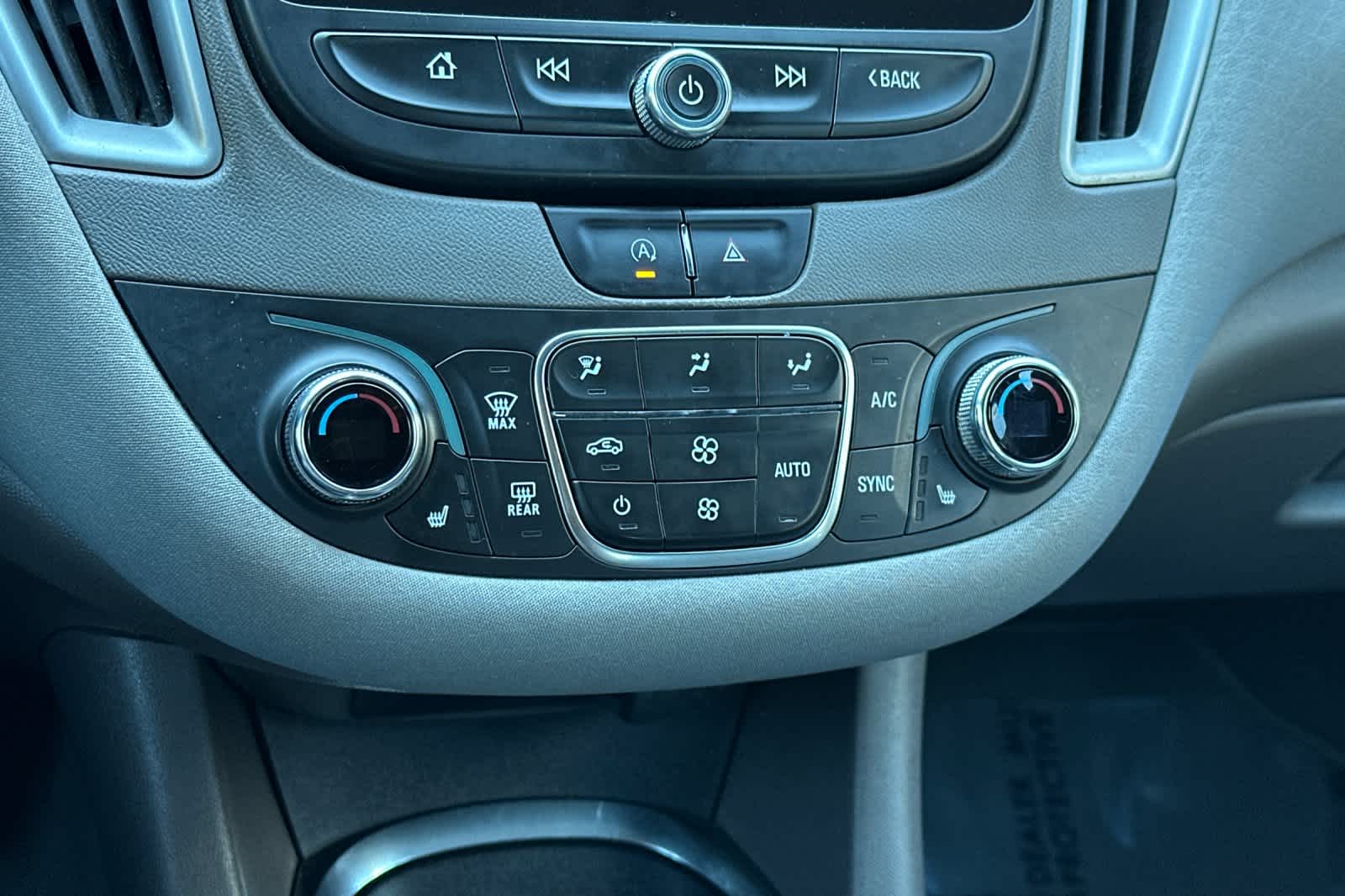 Thumbnail: 2022 Chevrolet Malibu - 21