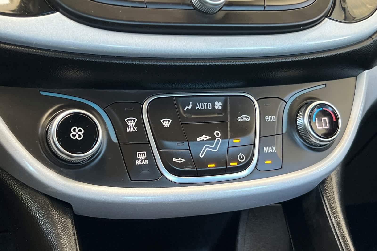Thumbnail: 2018 Chevrolet Volt - 21