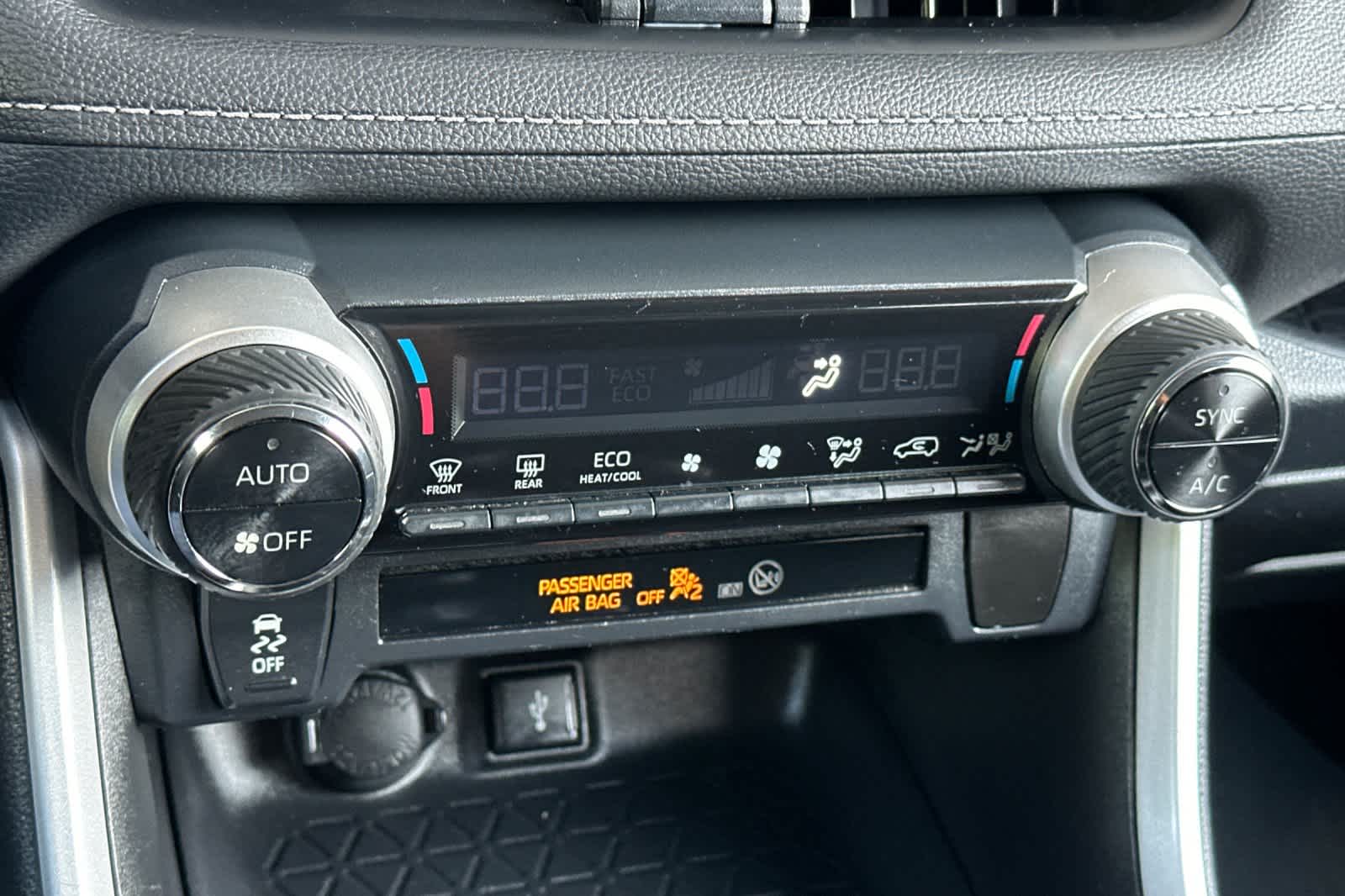 Thumbnail: 2021 Toyota RAV4 - 22