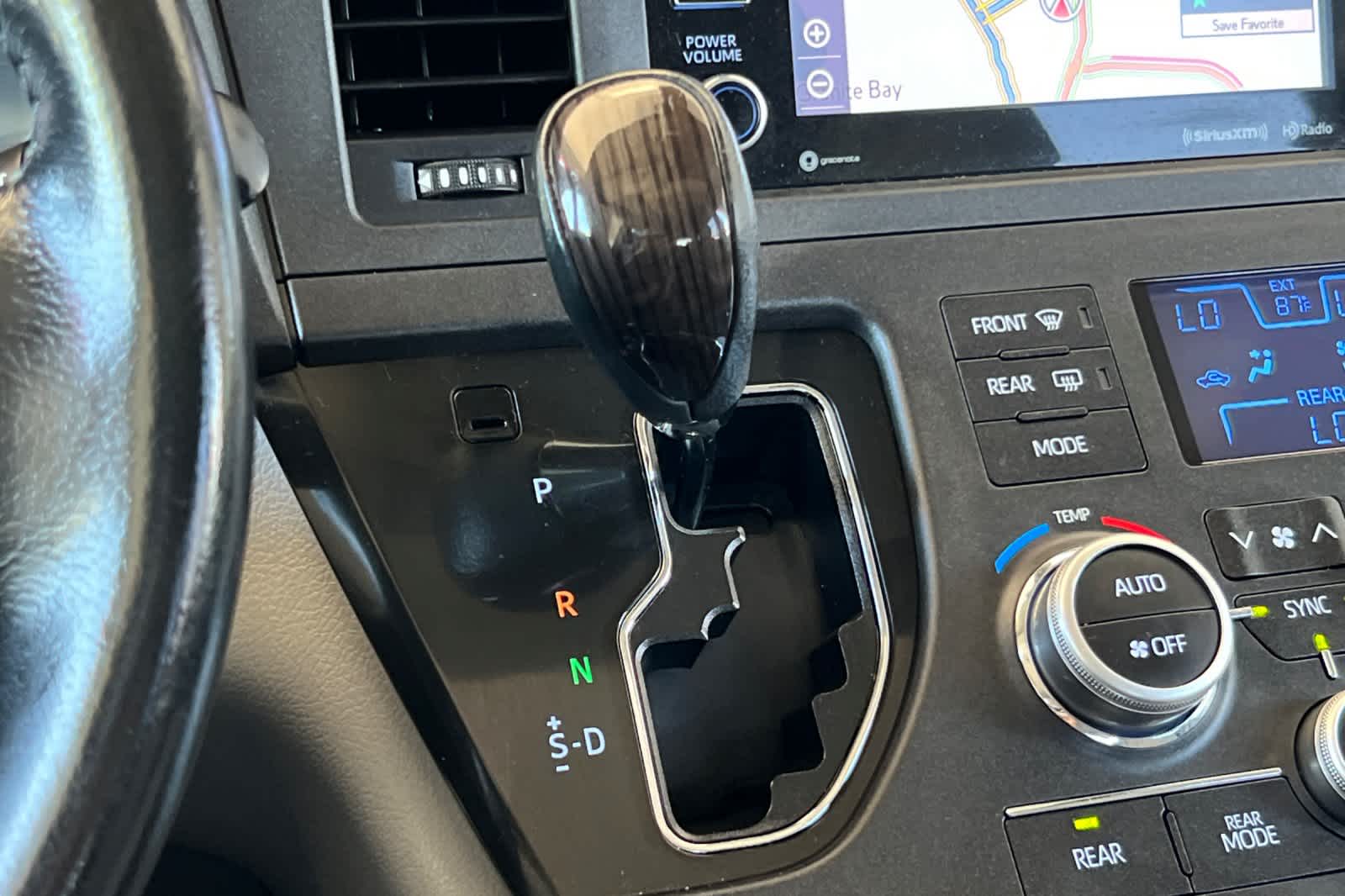 Thumbnail: 2018 Toyota Sienna - 25