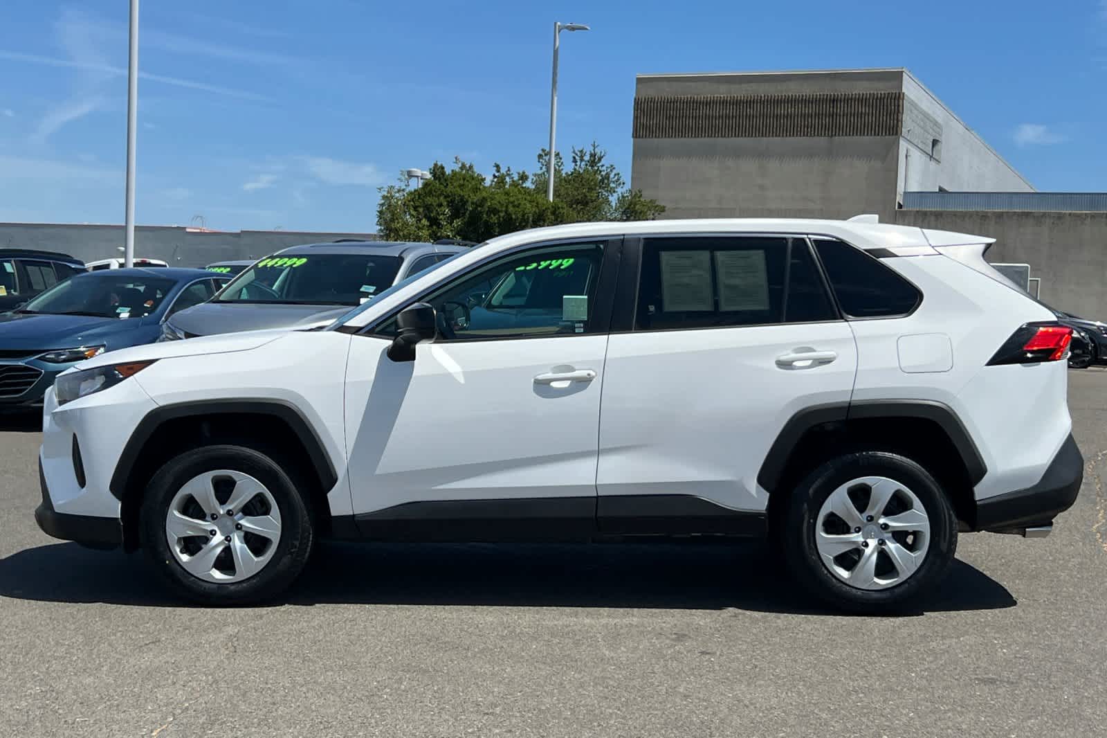 Thumbnail: 2022 Toyota RAV4 - 9