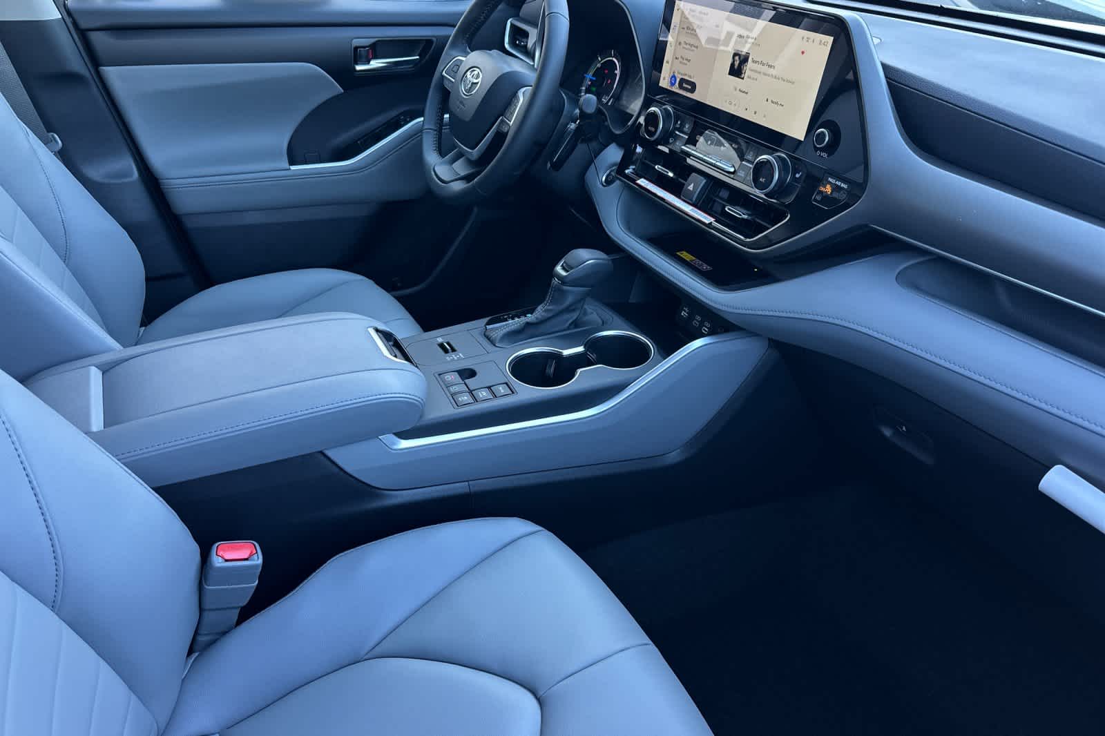 Thumbnail: 2026 Toyota Highlander - 18