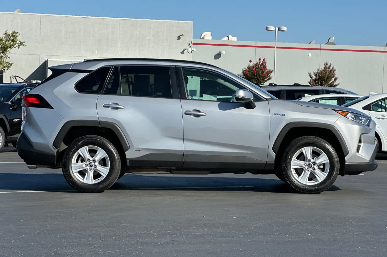 Thumbnail: 2021 Toyota RAV4 - 6
