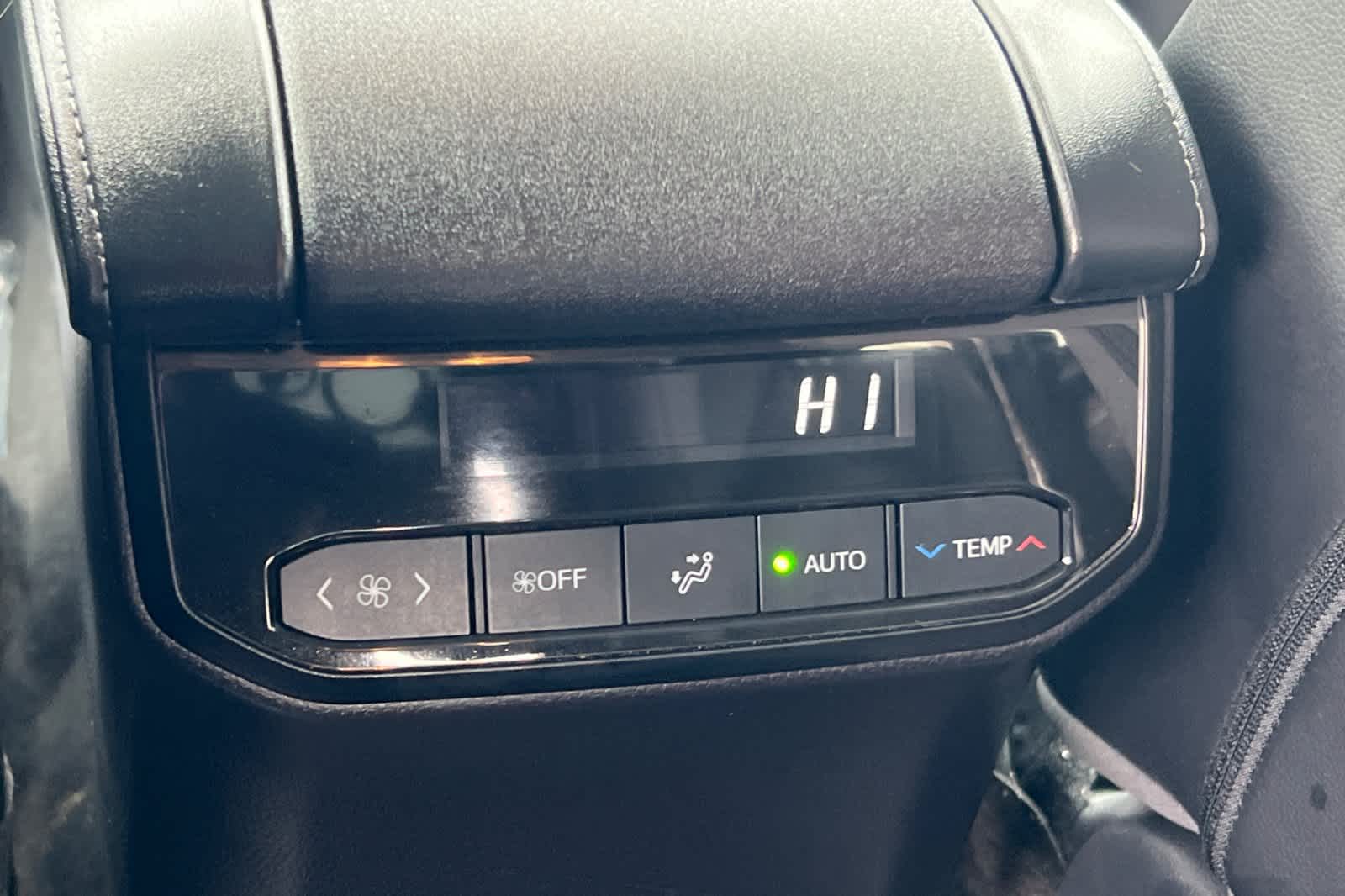 Thumbnail: 2023 Toyota Highlander - 14