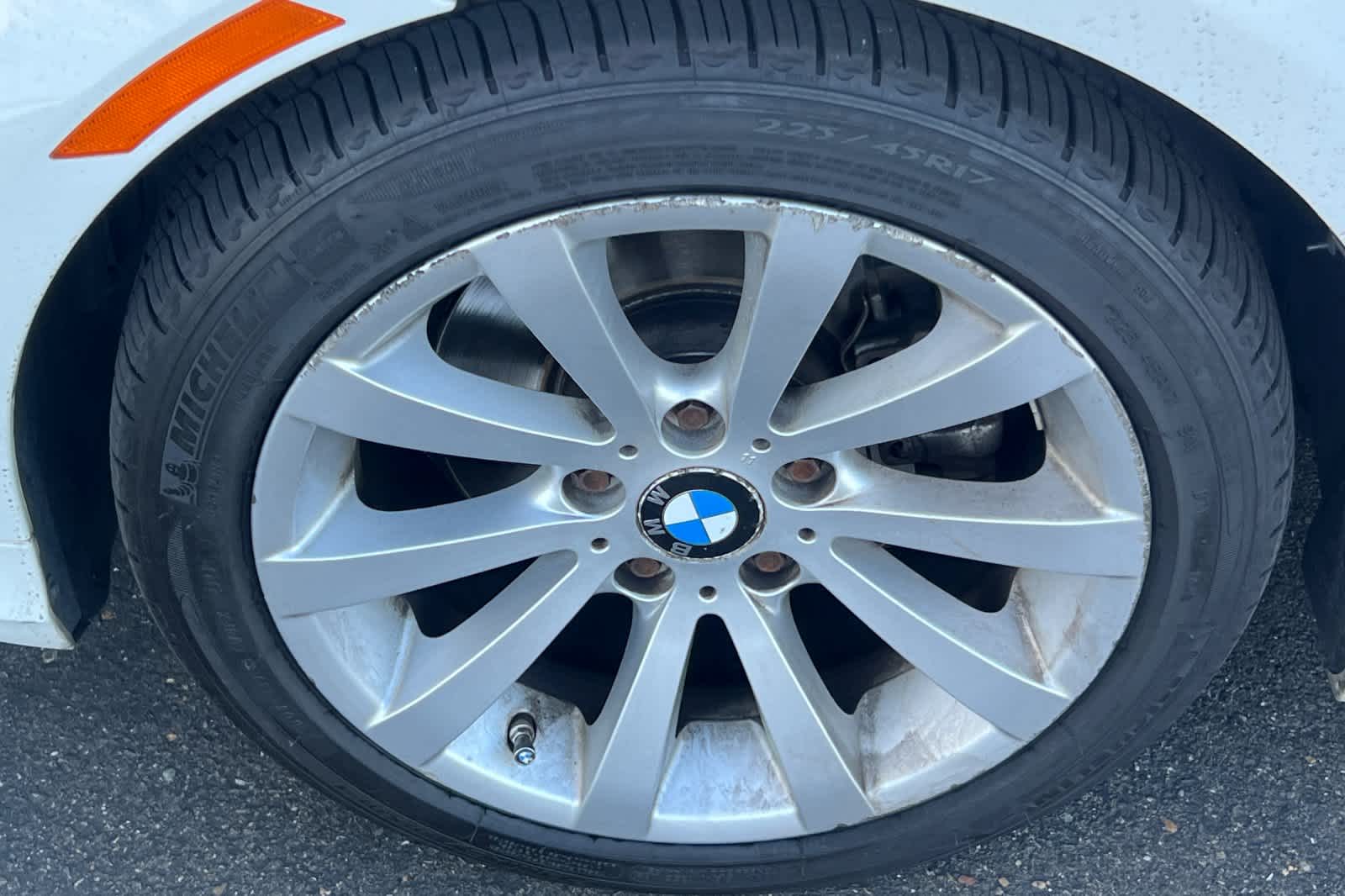 Thumbnail: 2011 BMW 3 Series - 10