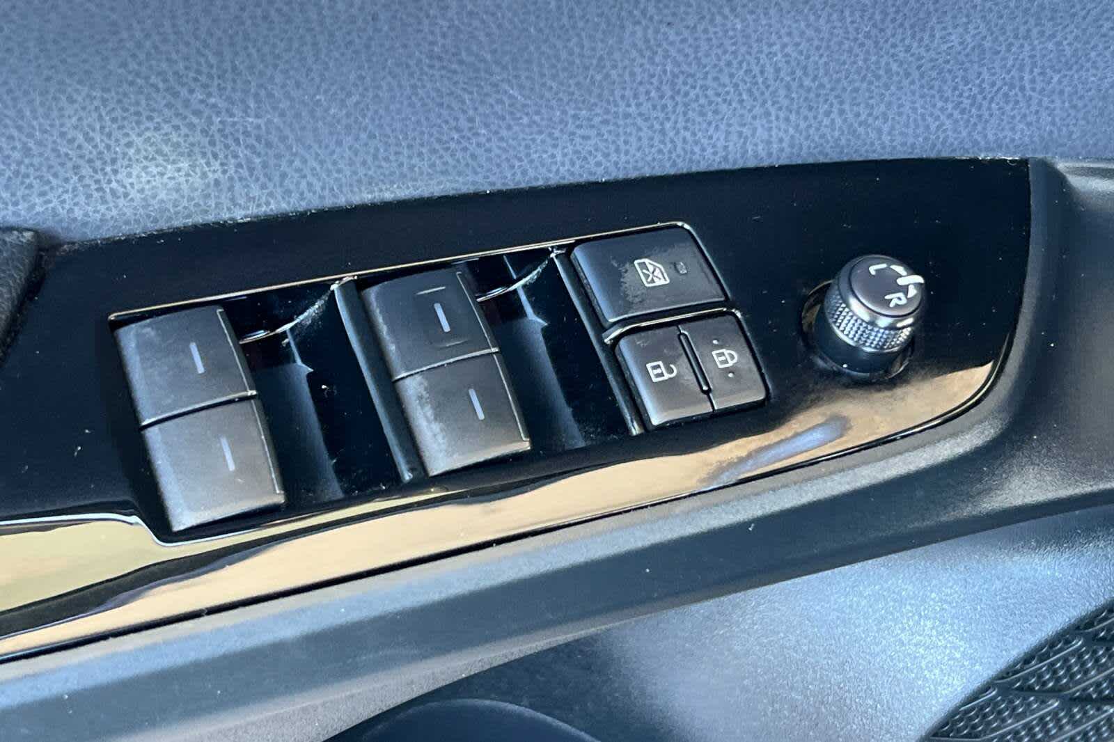 Thumbnail: 2019 Toyota Prius - 13