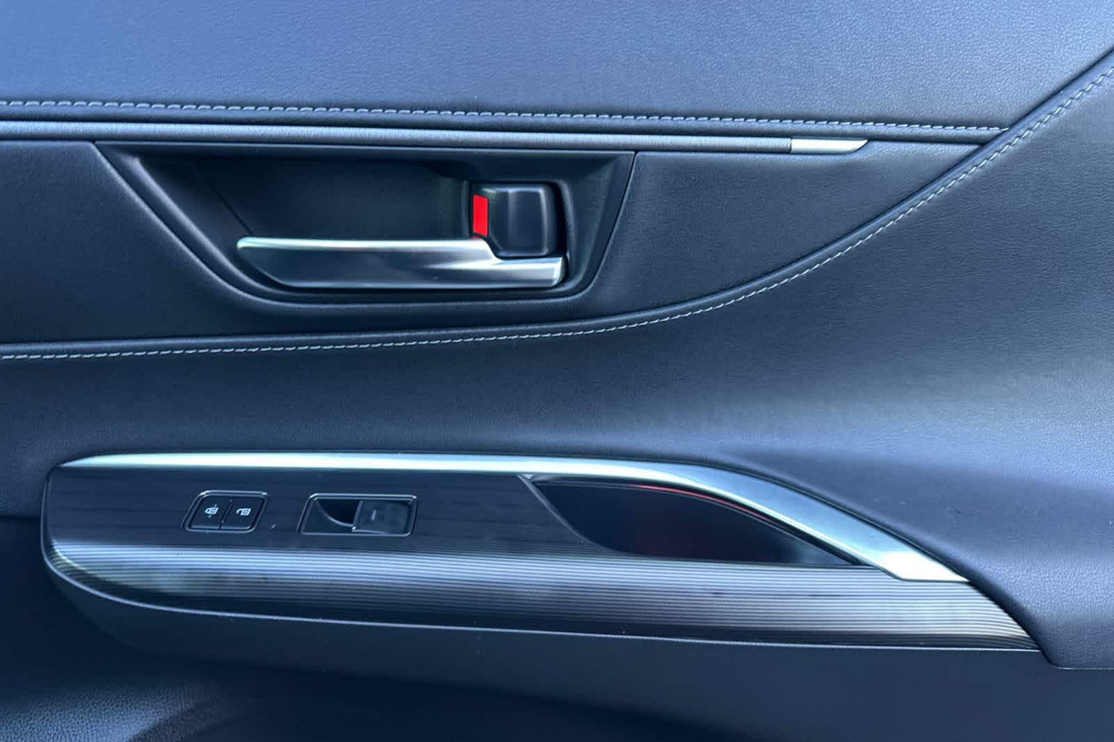 Thumbnail: 2022 Toyota Venza - 18