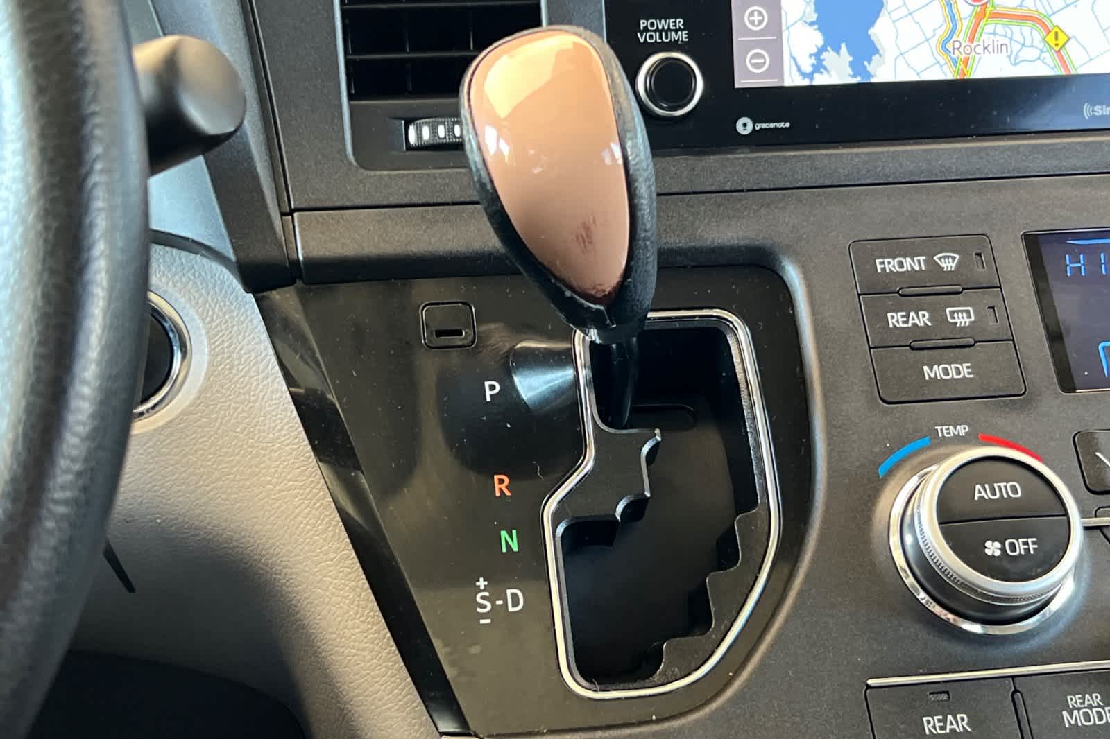 Thumbnail: 2020 Toyota Sienna - 25