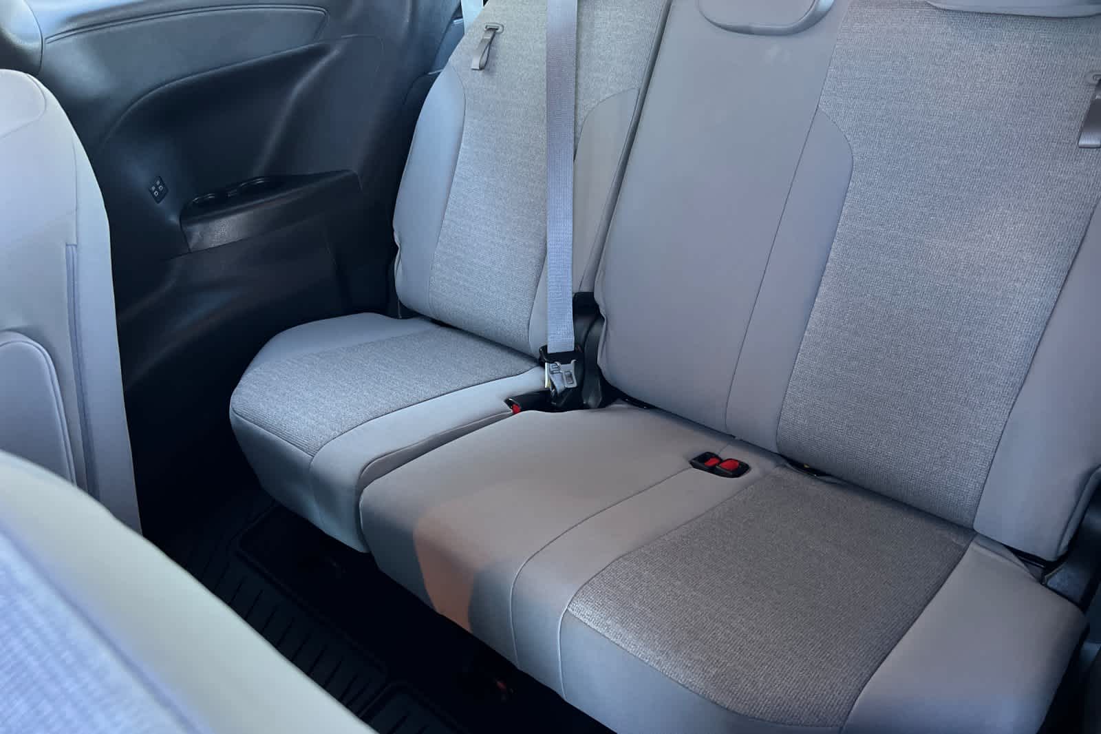 Thumbnail: 2025 Toyota Sienna - 16