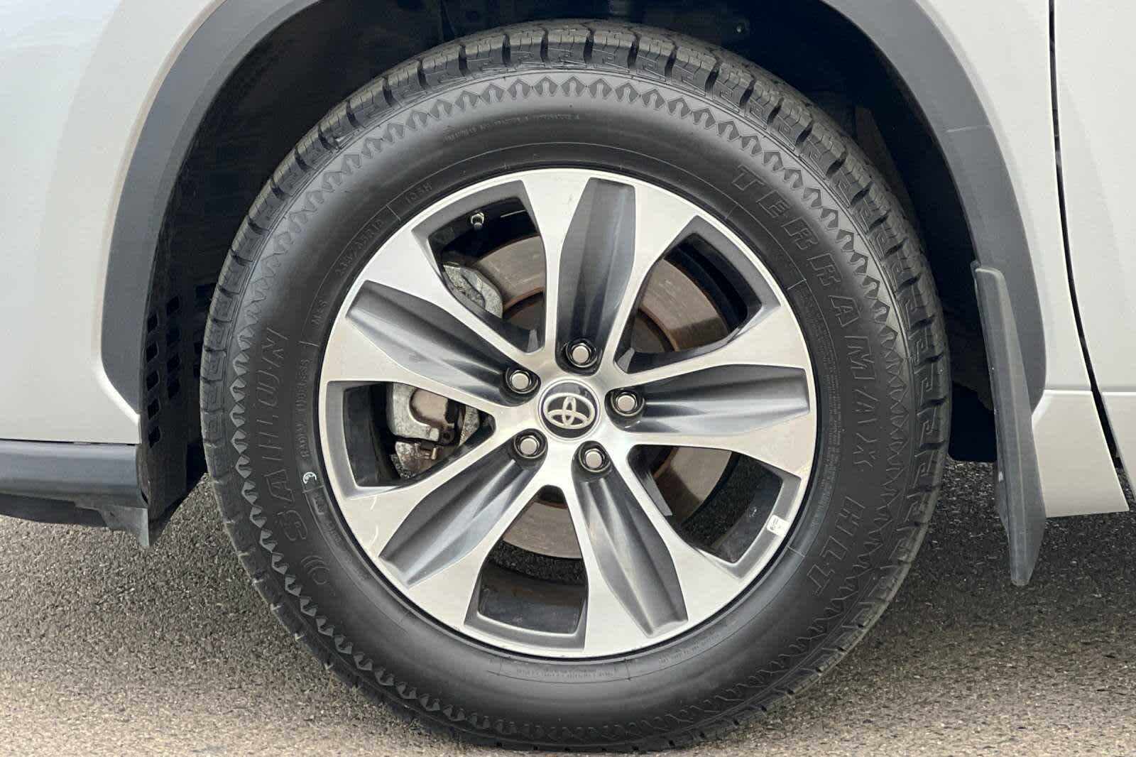 Thumbnail: 2024 Toyota Highlander - 29
