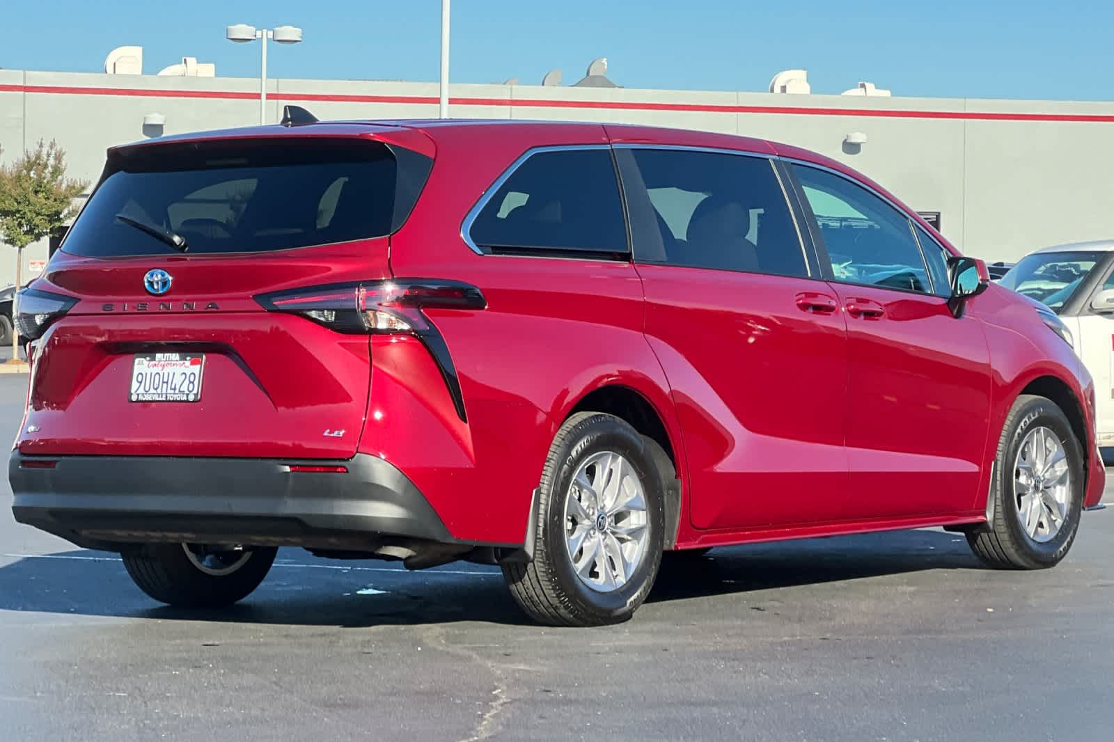 Thumbnail: 2025 Toyota Sienna - 2