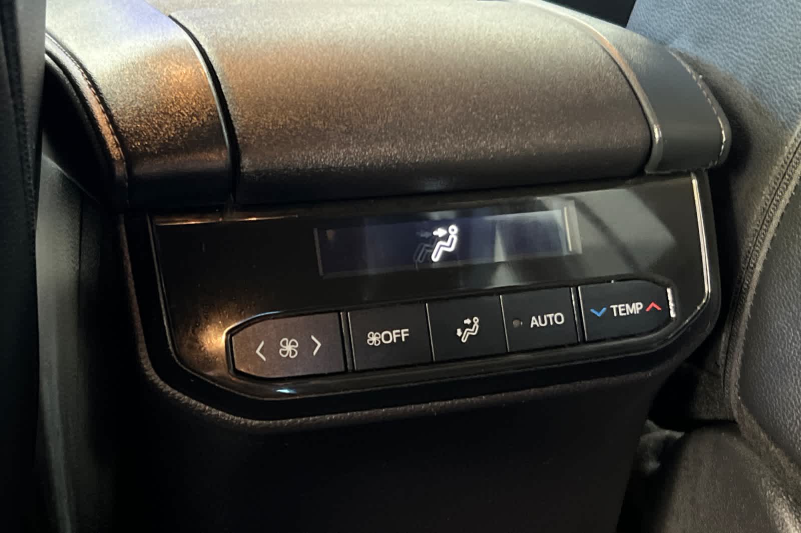 Thumbnail: 2024 Toyota Highlander - 14