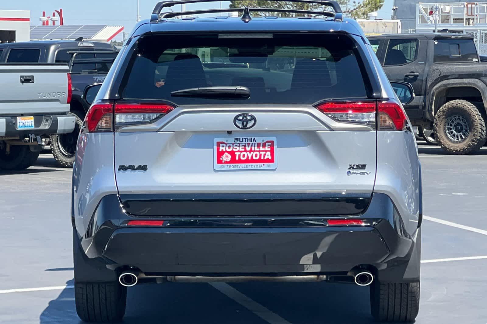 2025 Toyota RAV4 XSE 8