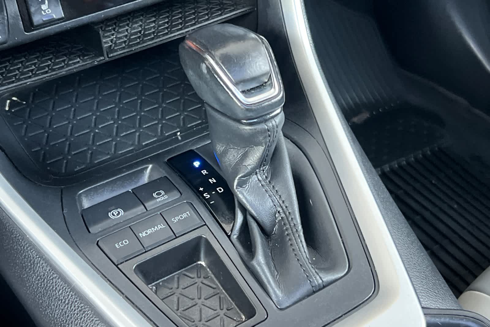 Thumbnail: 2021 Toyota RAV4 - 24