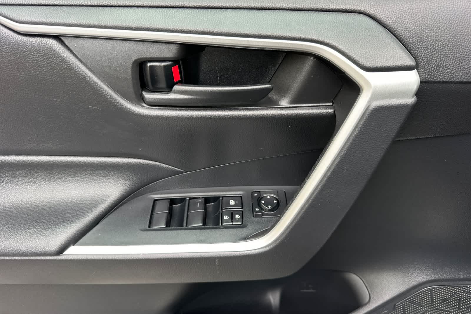 Thumbnail: 2022 Toyota RAV4 - 12