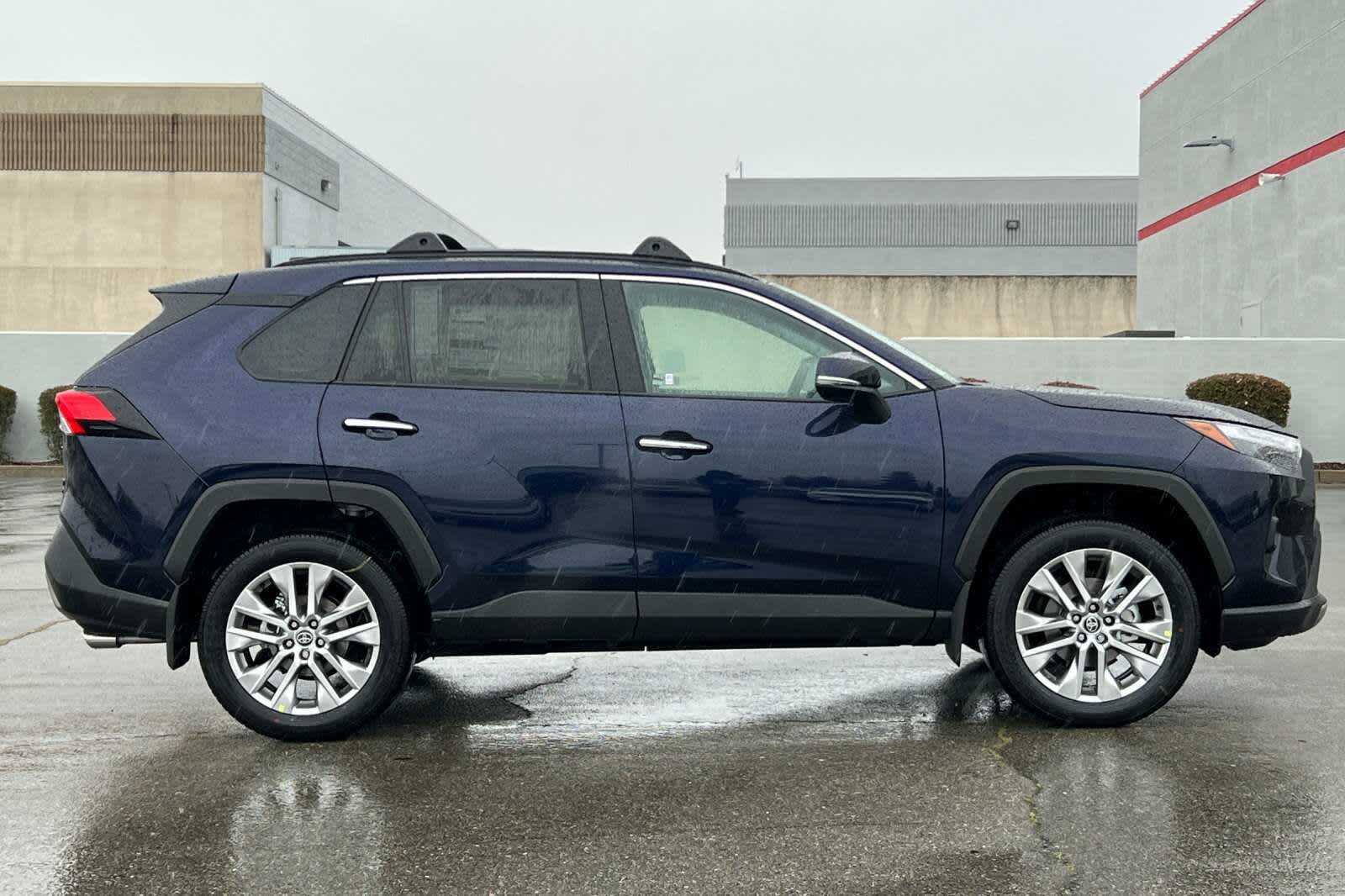 Thumbnail: 2025 Toyota RAV4 - 6