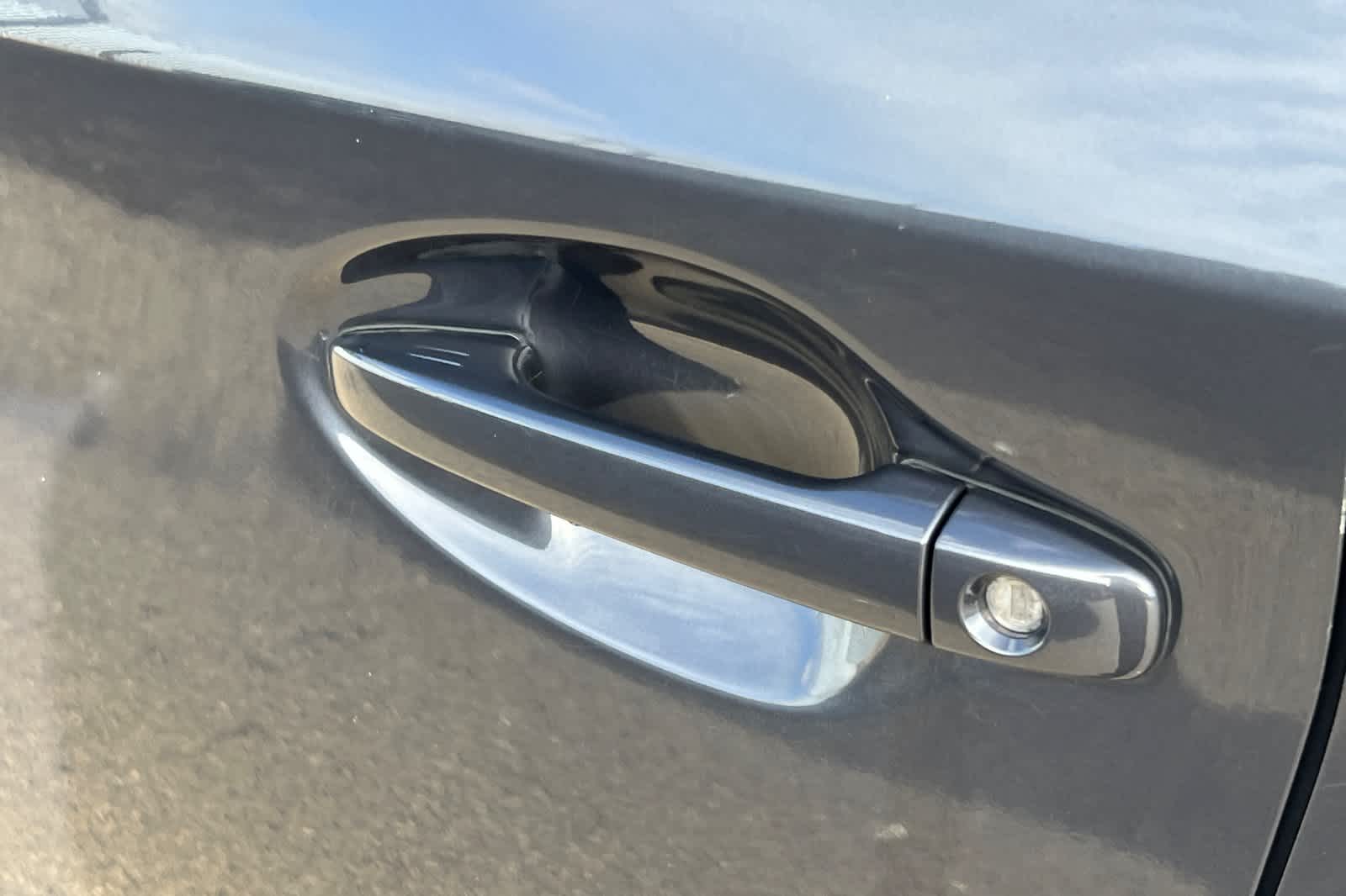 Thumbnail: 2011 Toyota Prius - 18
