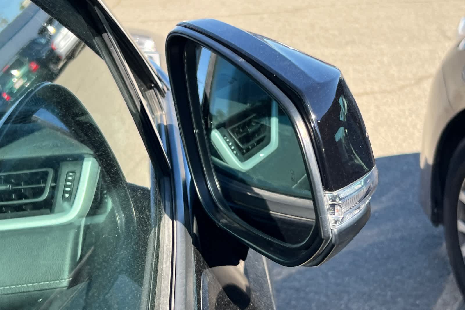 Thumbnail: 2021 Toyota RAV4 - 16