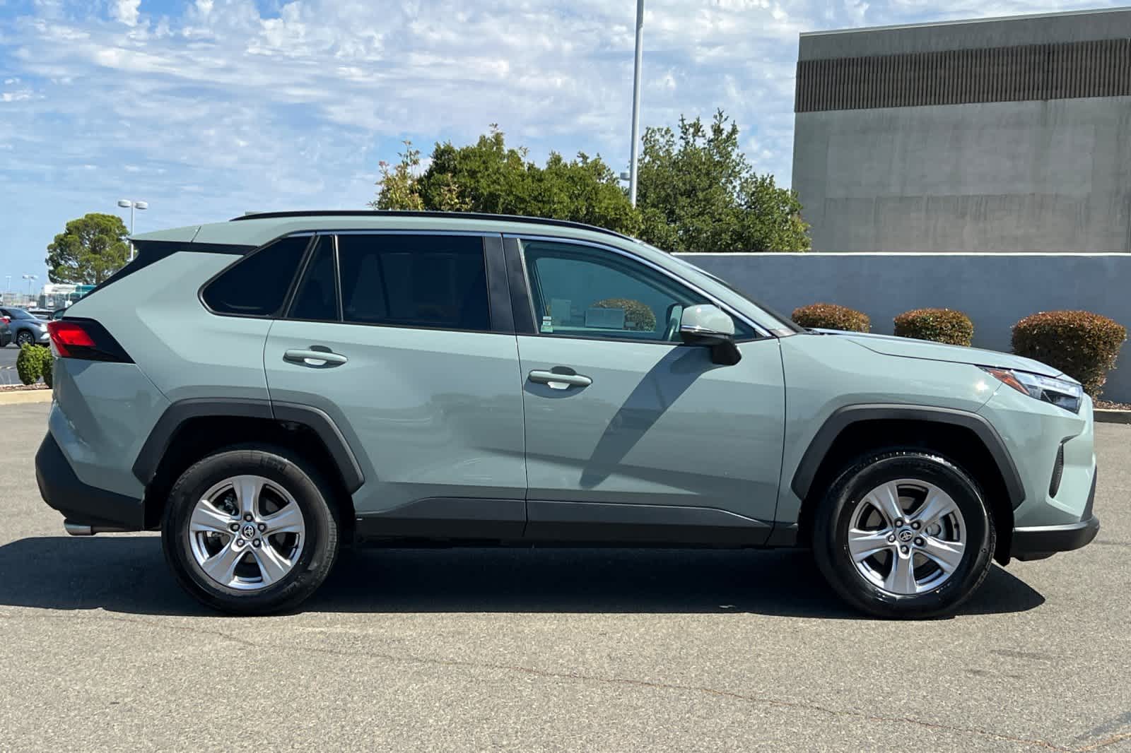 Thumbnail: 2022 Toyota RAV4 - 6