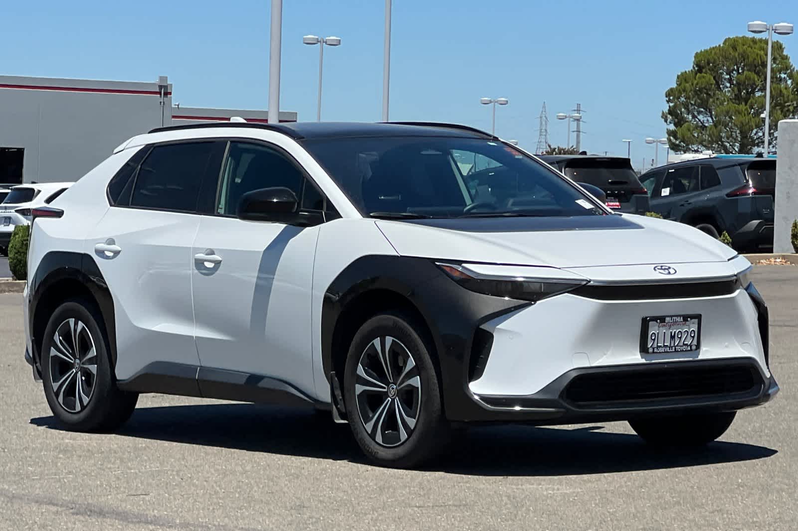 Thumbnail: 2024 Toyota bZ4X - 5