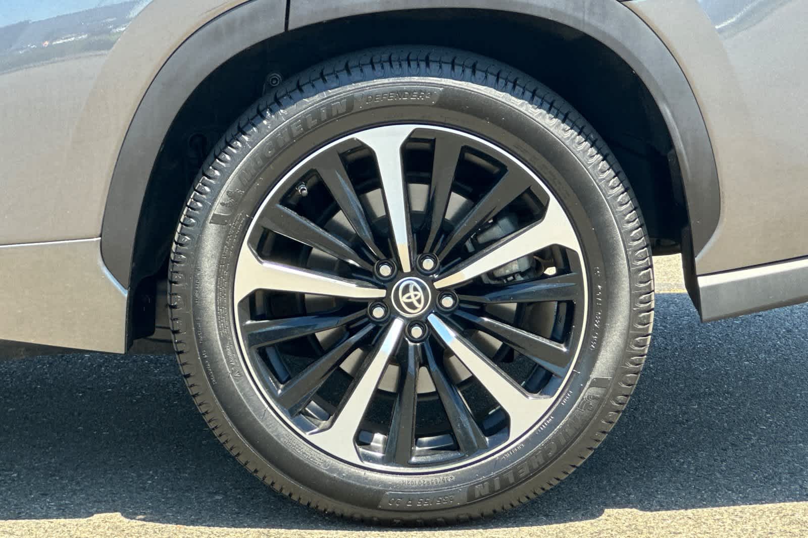 Thumbnail: 2021 Toyota Highlander - 33
