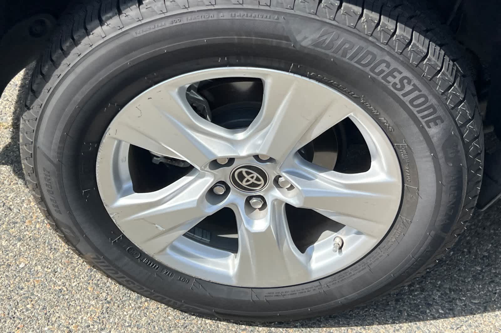 Thumbnail: 2021 Toyota RAV4 - 17