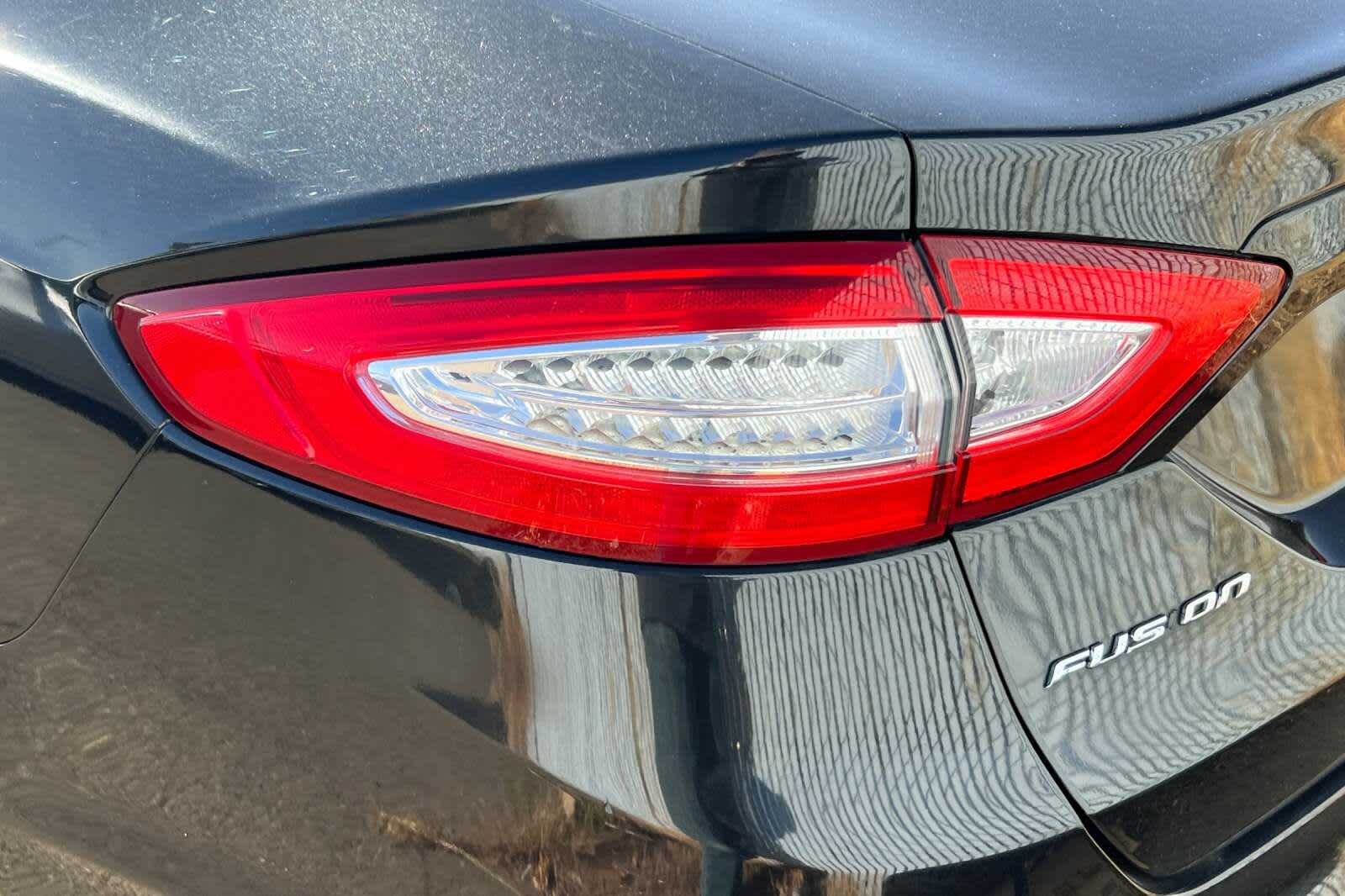 2015 Ford Fusion S 15