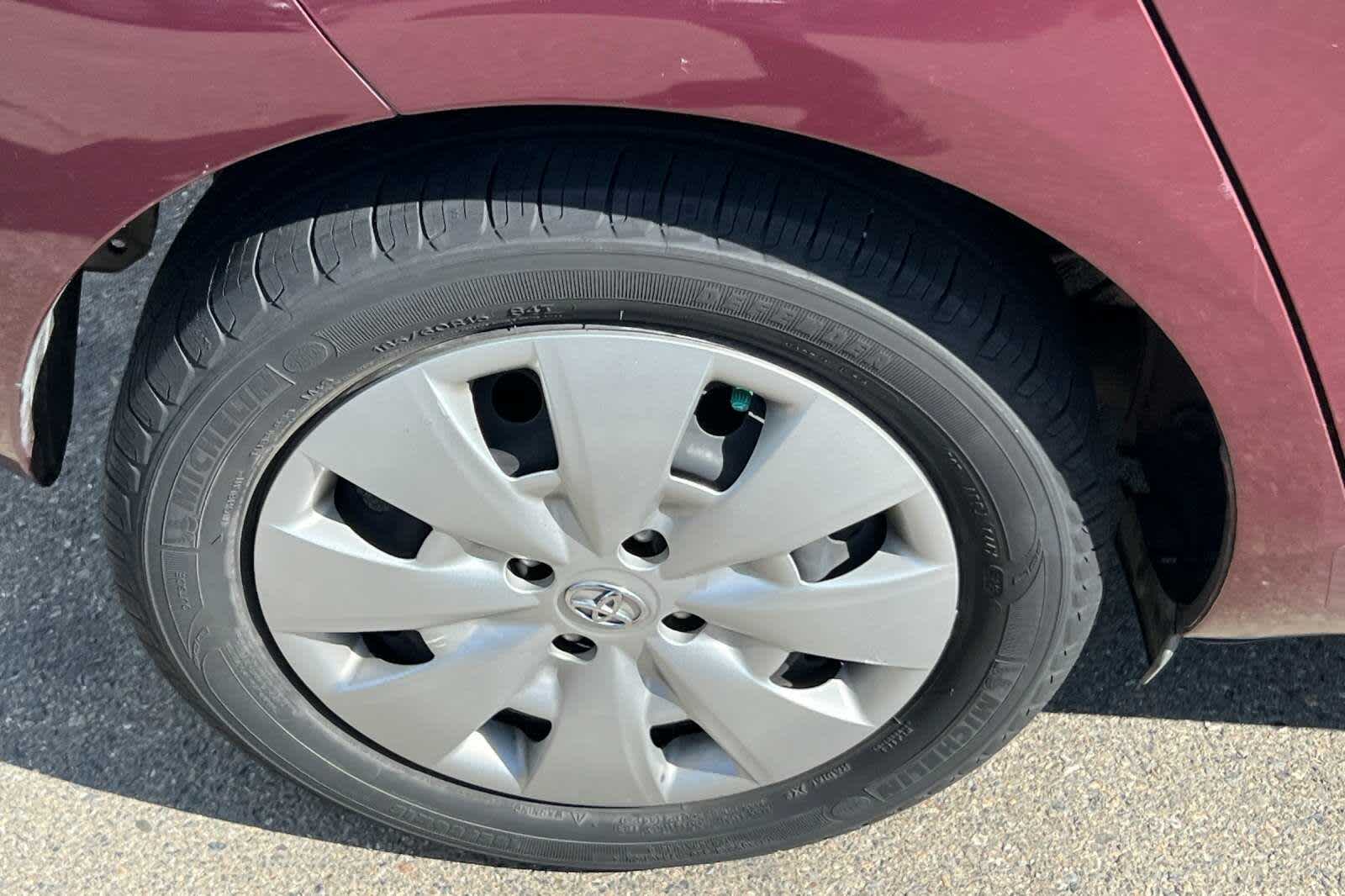 Thumbnail: 2010 Toyota Yaris - 14
