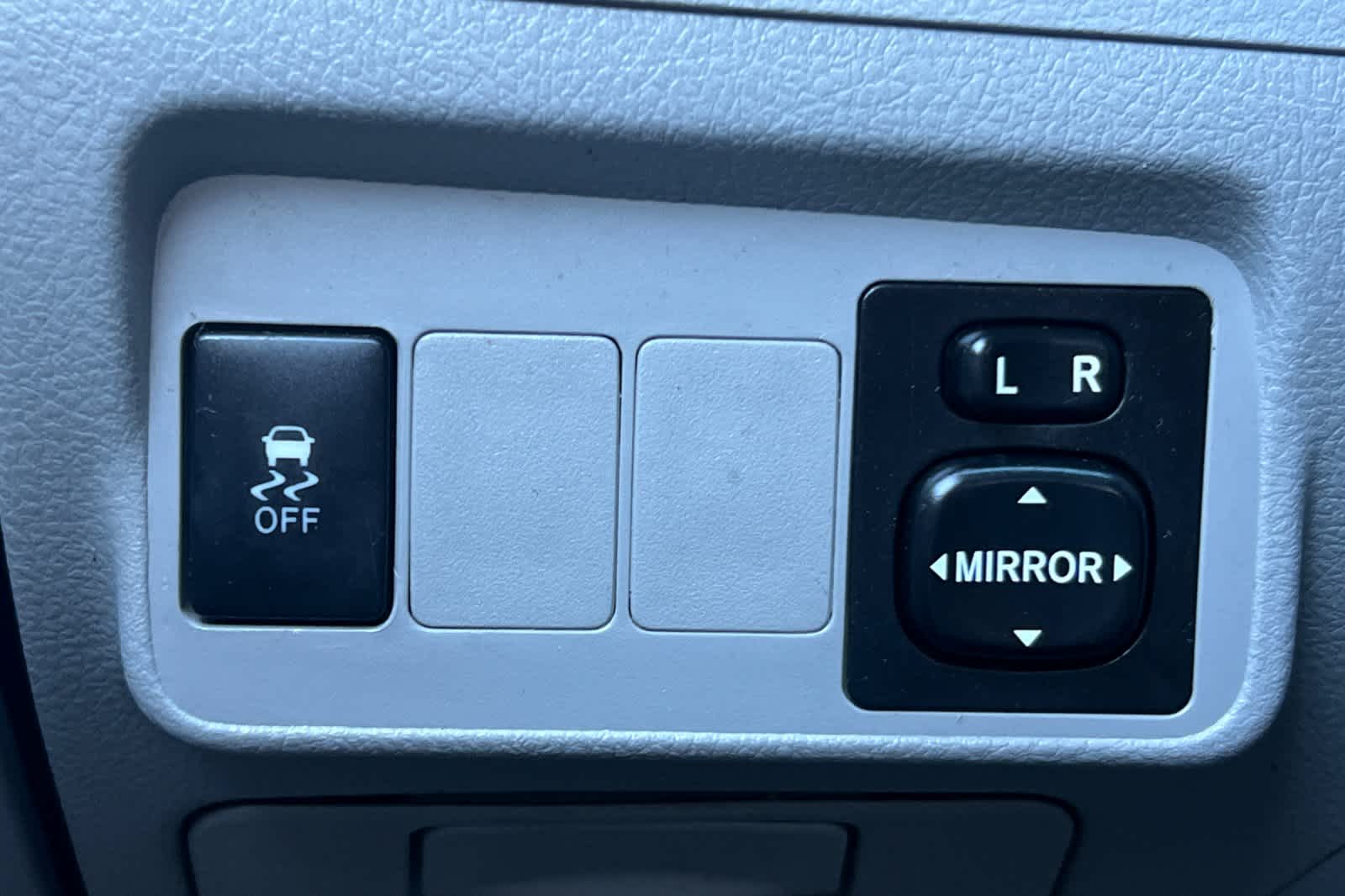 Thumbnail: 2013 Toyota Corolla - 26