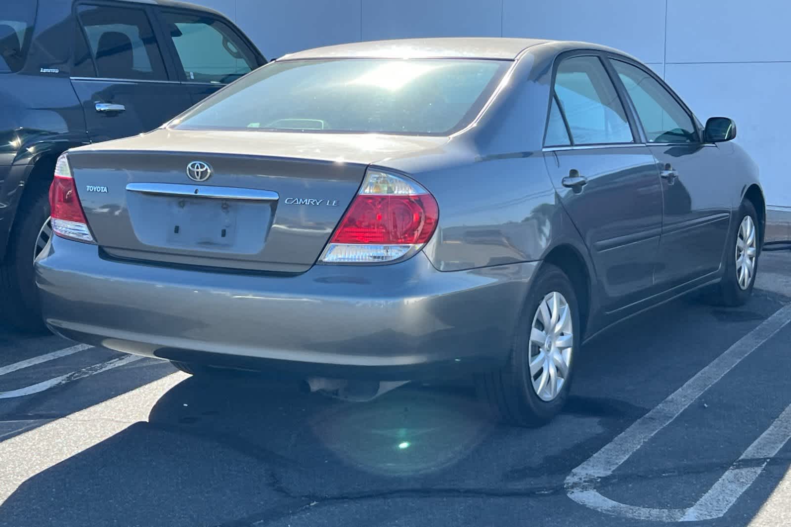 2005 Toyota Camry LE 2