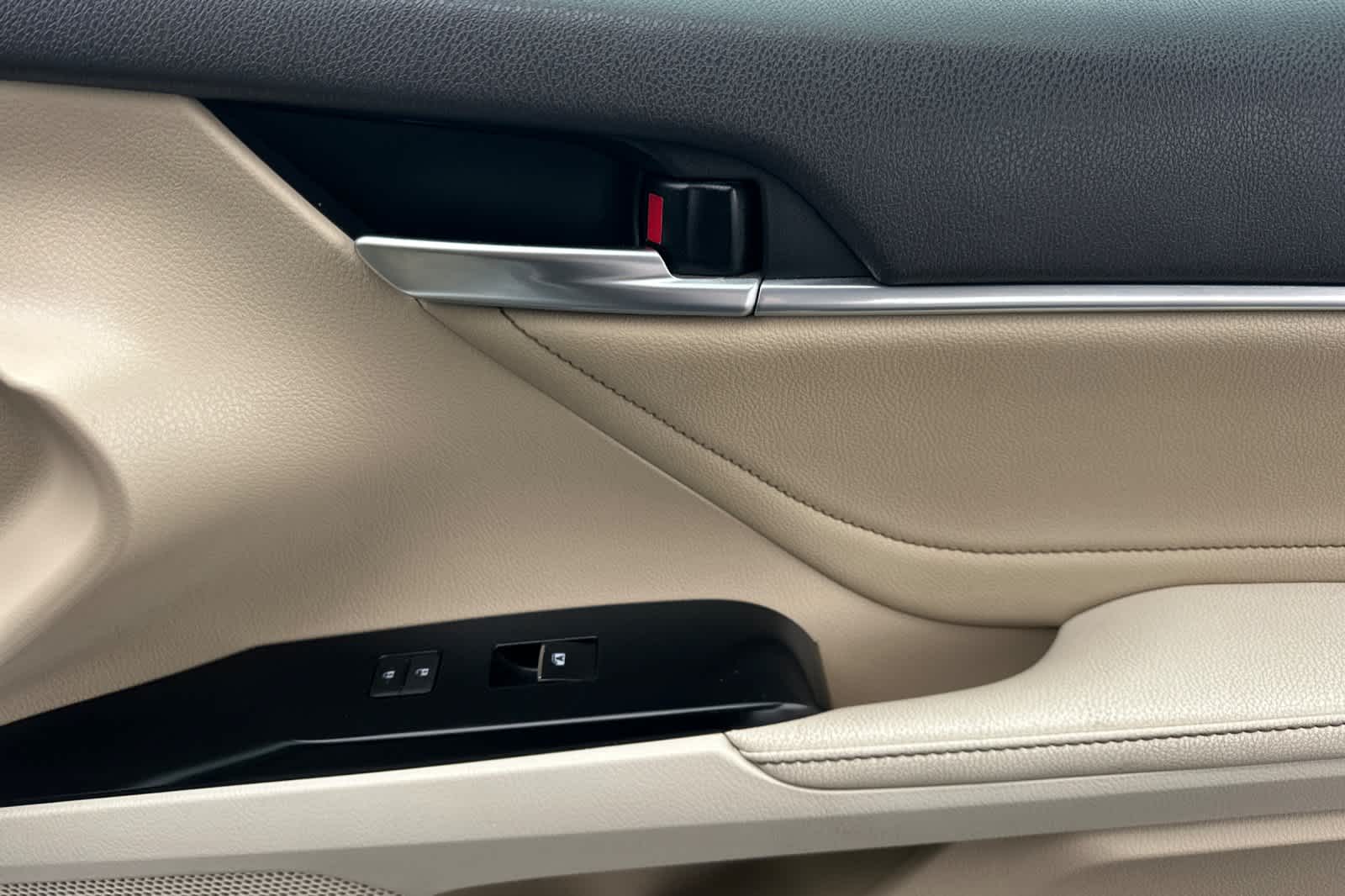 Thumbnail: 2018 Toyota Camry - 18