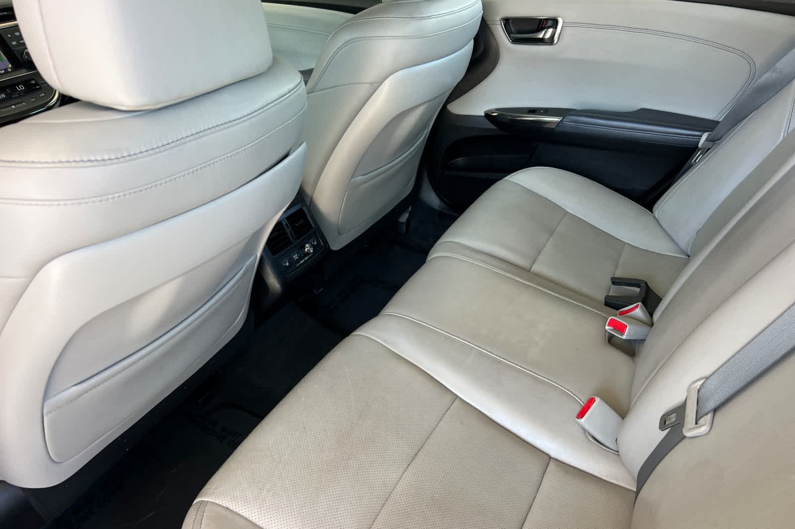 Thumbnail: 2013 Toyota Avalon - 4