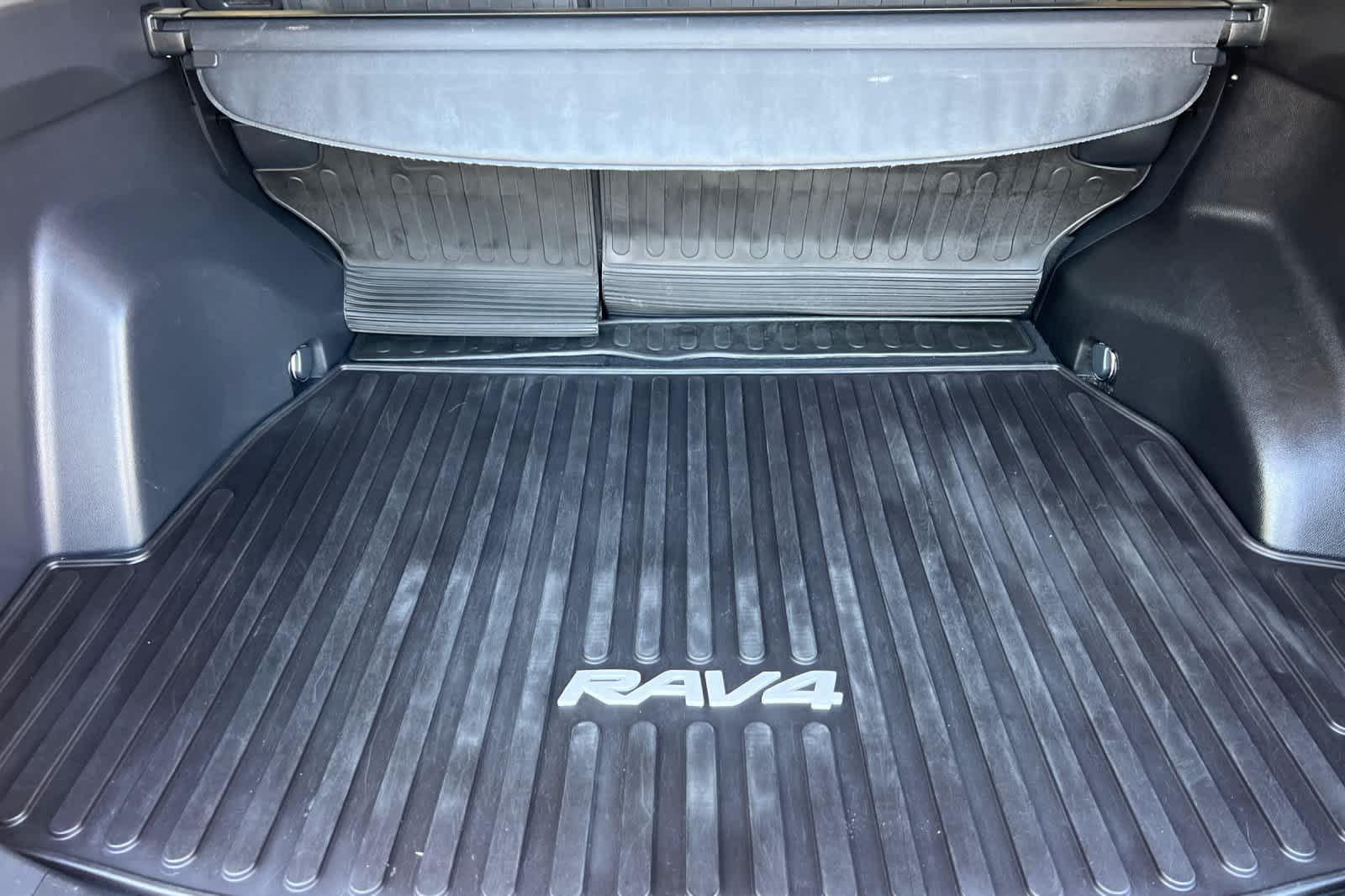 Thumbnail: 2021 Toyota RAV4 - 16