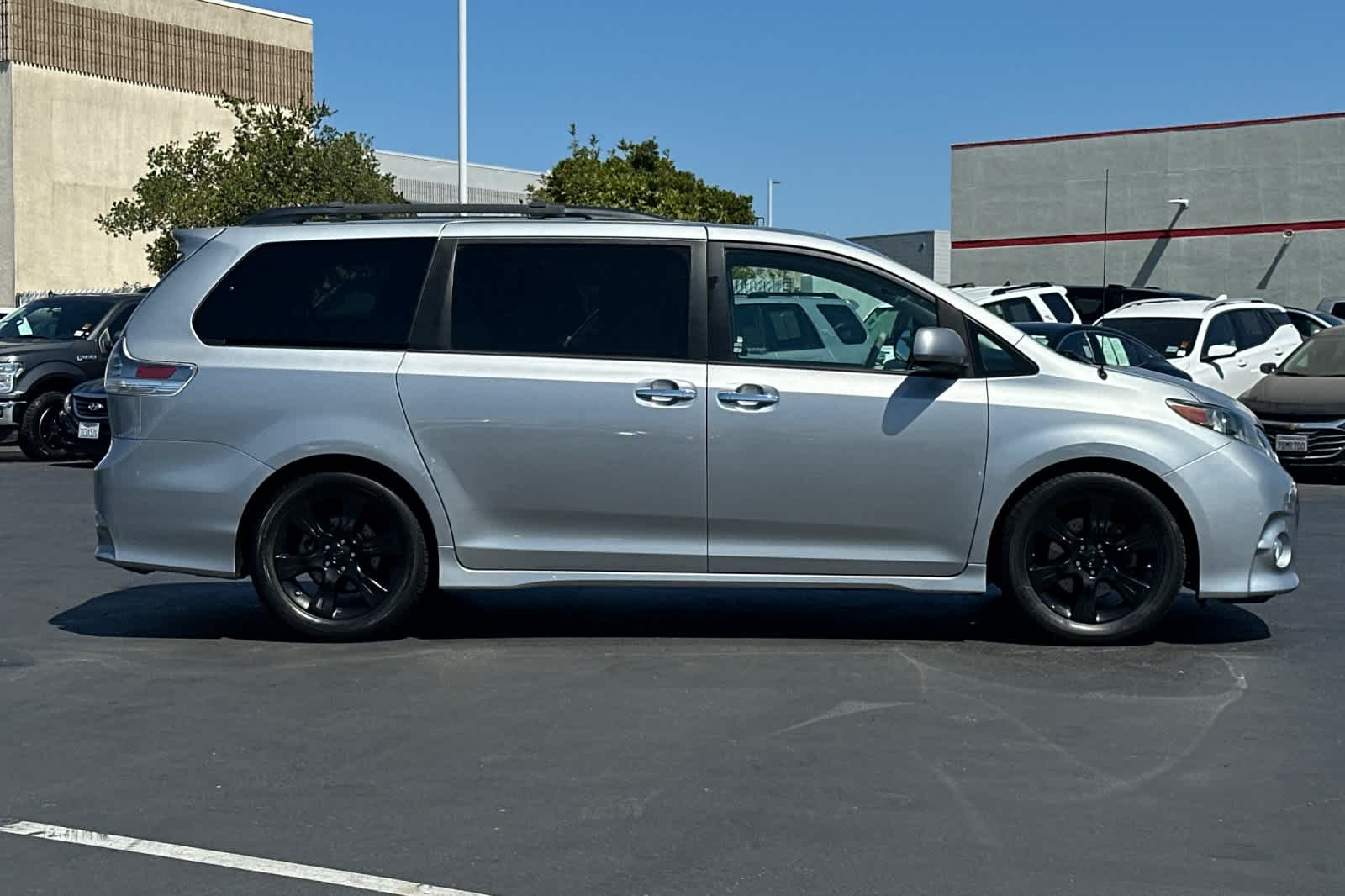 Thumbnail: 2014 Toyota Sienna - 6