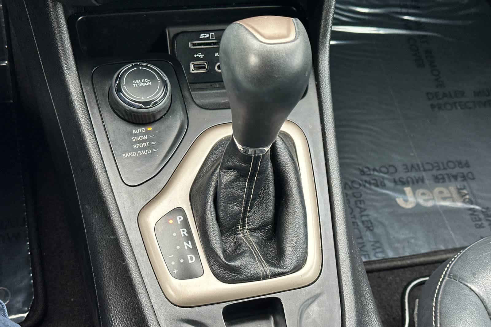 Thumbnail: 2017 Jeep Cherokee - 23