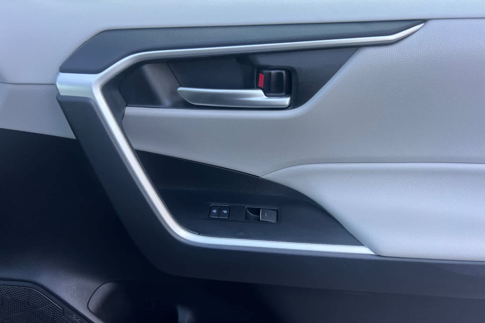 Thumbnail: 2023 Toyota RAV4 - 19