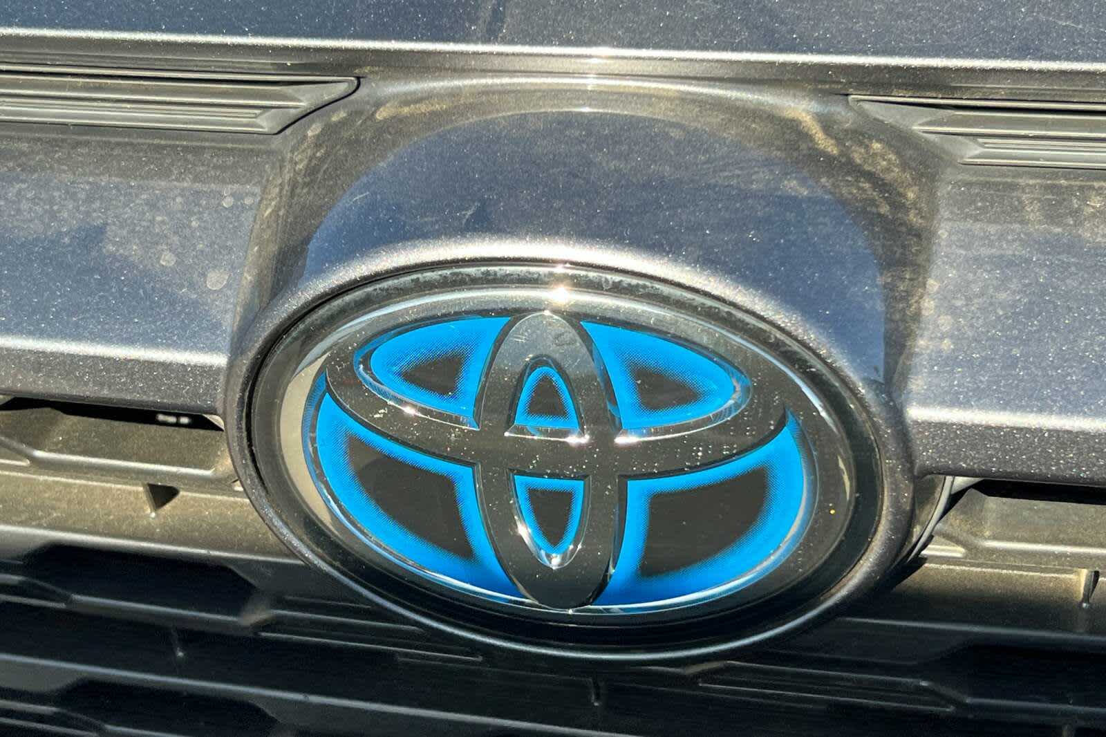 2021 Toyota RAV4 XLE 10
