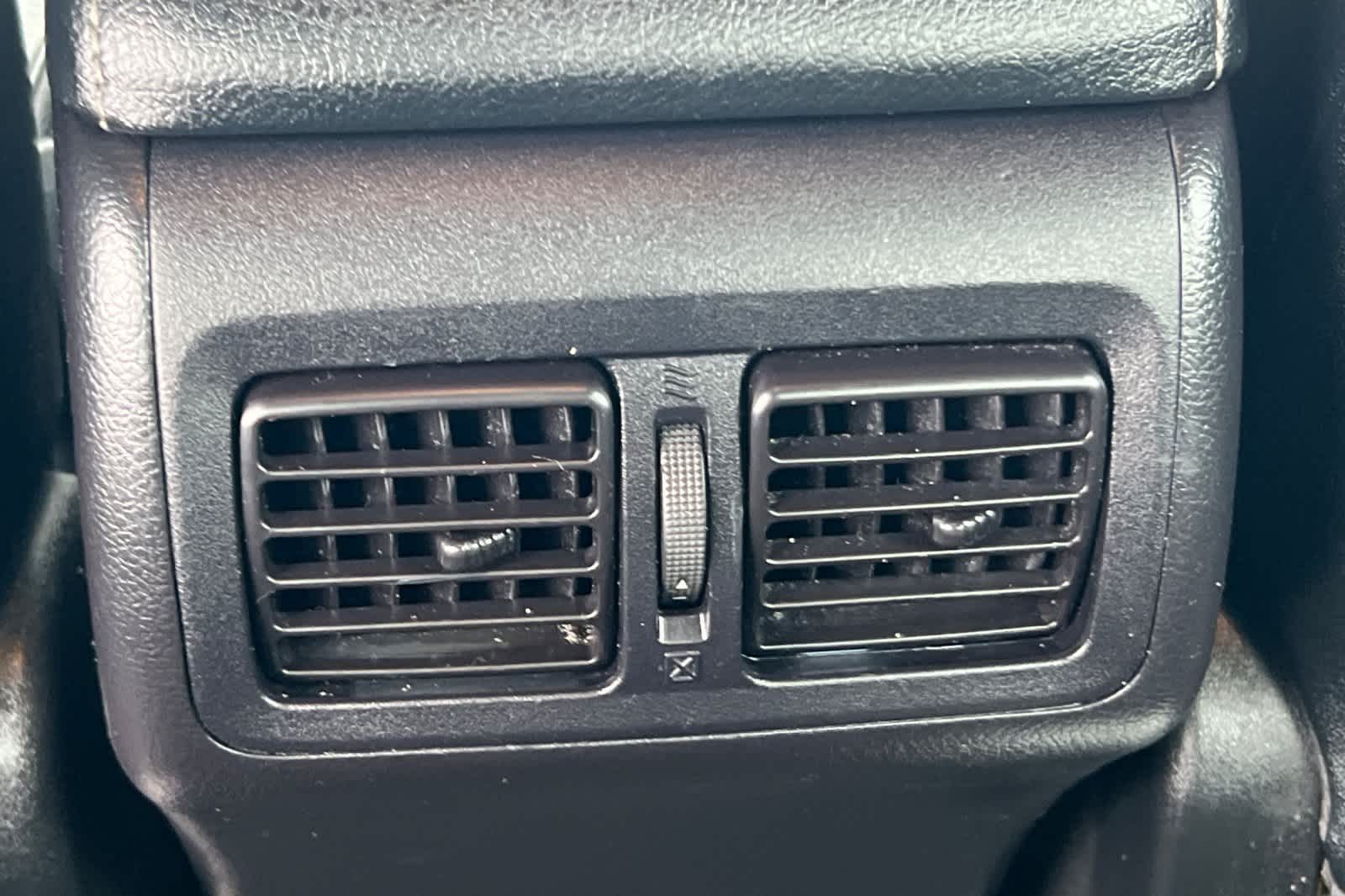 Thumbnail: 2016 Toyota Camry - 14