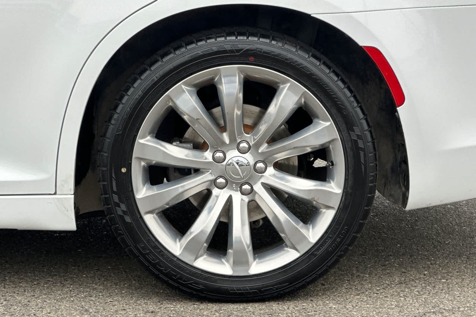 Thumbnail: 2018 Chrysler 300 - 30