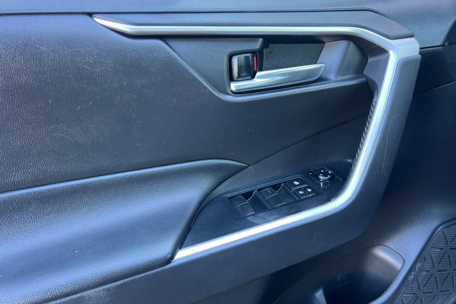 Thumbnail: 2021 Toyota RAV4 - 12