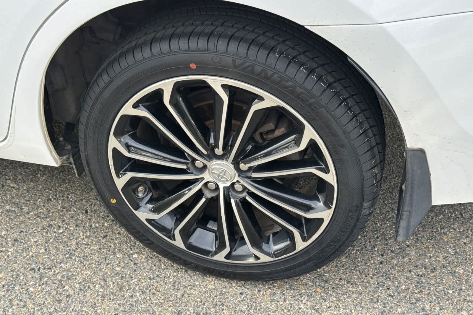 Thumbnail: 2016 Toyota Corolla - 18