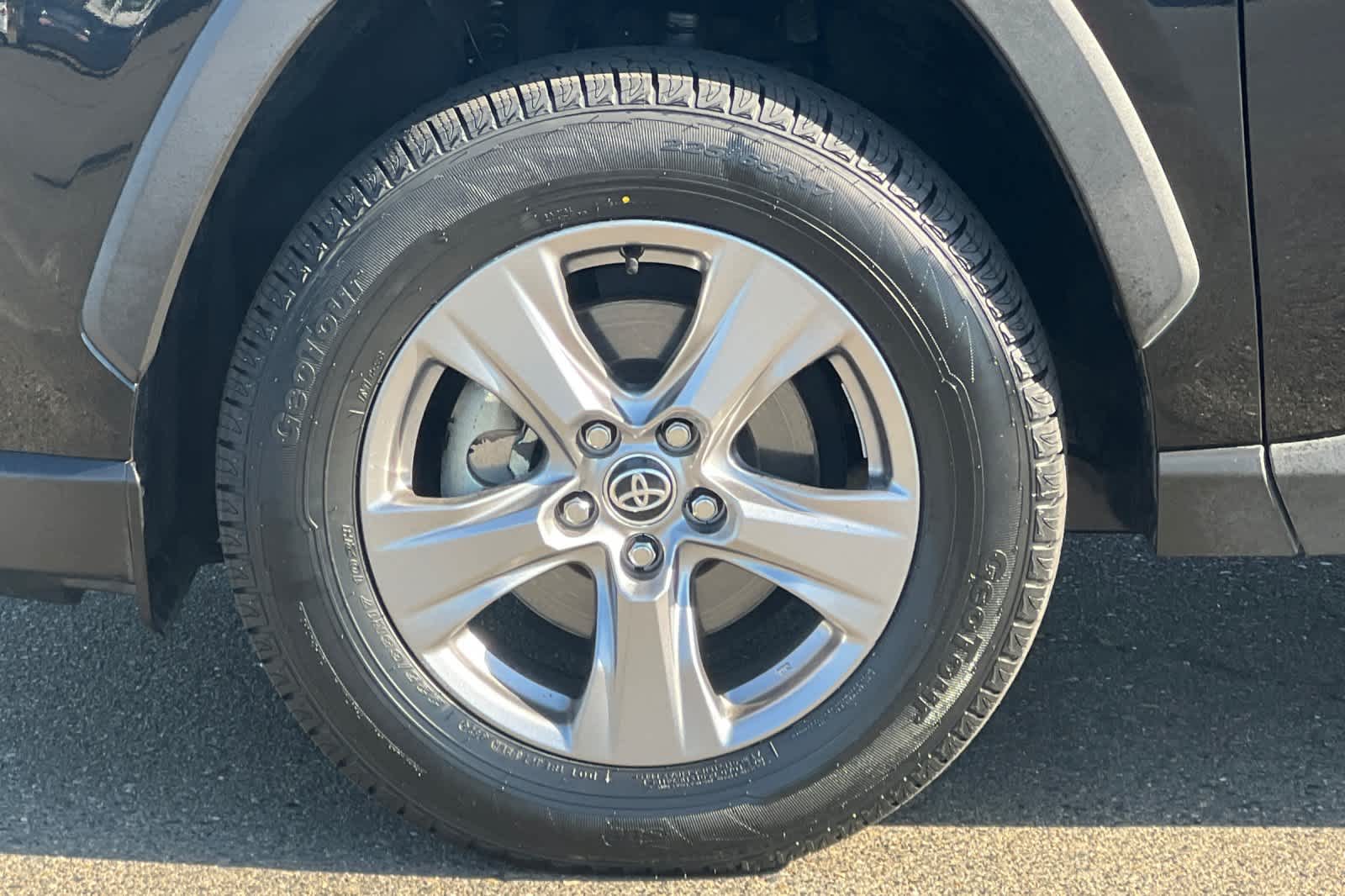 Thumbnail: 2022 Toyota RAV4 - 31