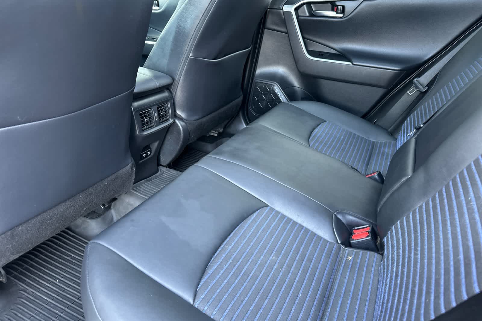 Thumbnail: 2021 Toyota RAV4 - 4