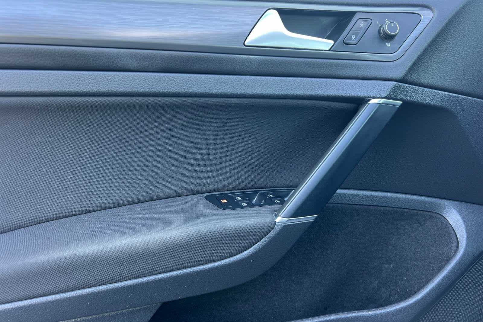 Thumbnail: 2019 Volkswagen e-Golf - 12